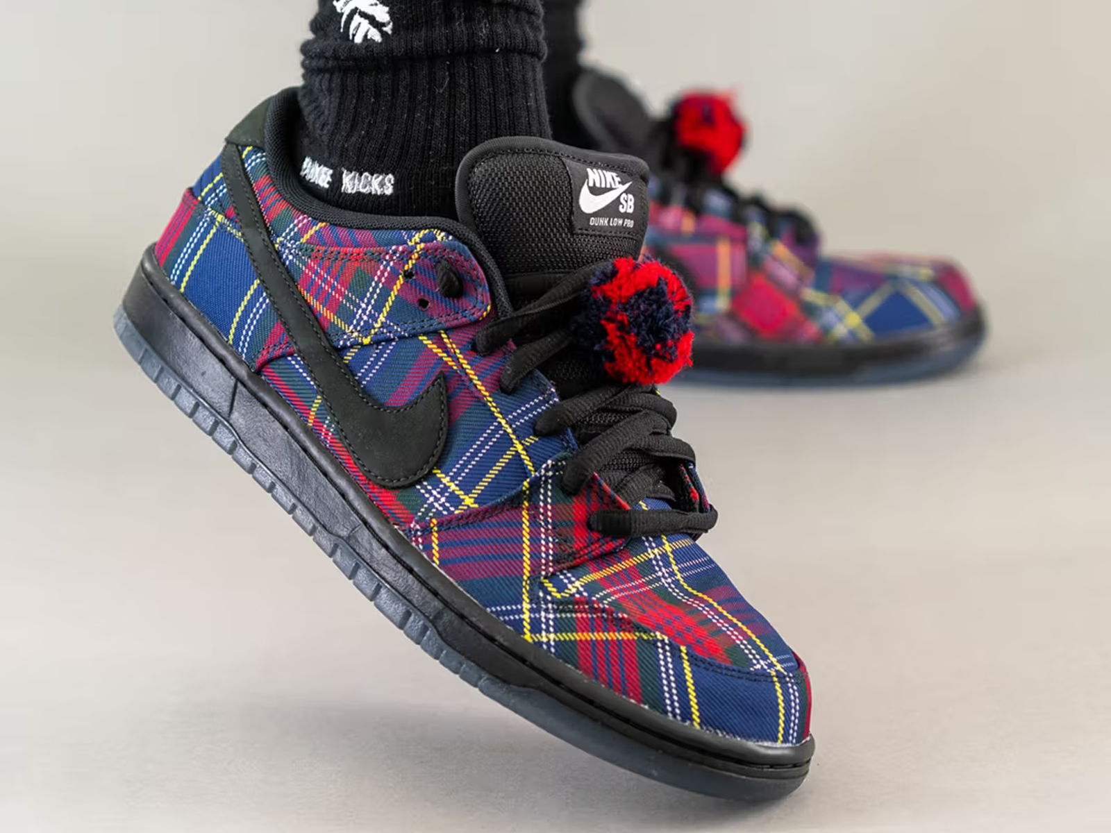 Nardwuar x Nike SB Dunk: Bản collab khiến cộng đồng sneakers dậy sóng