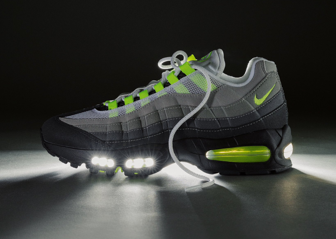 Nike mang “Neon” trở lại với diện mạo hiện đại trên Air Max 95 Ultra