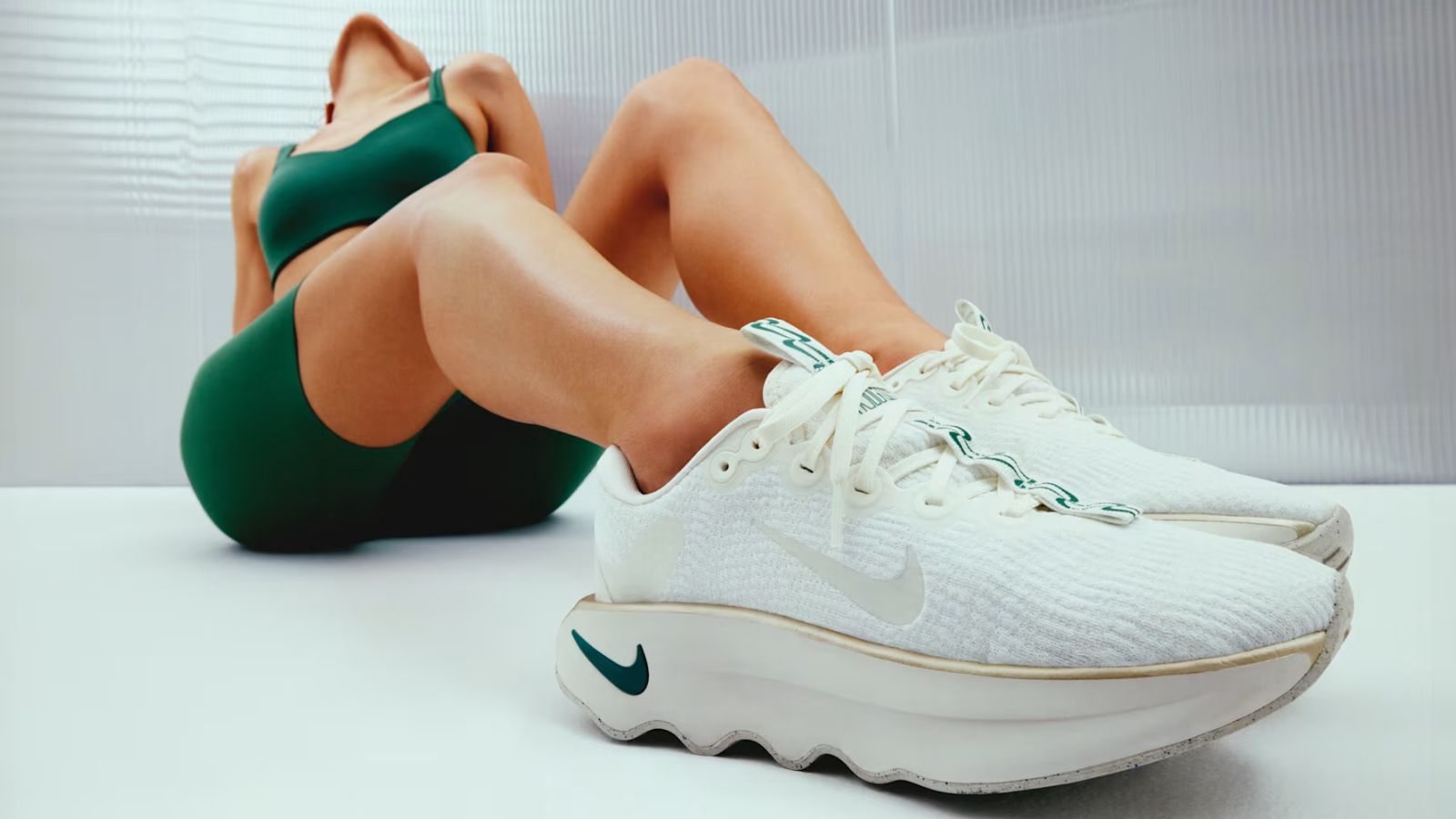 Hinh anh 3: Hinh anh cac mau giay di bo tot nhat cho nu nam 2025