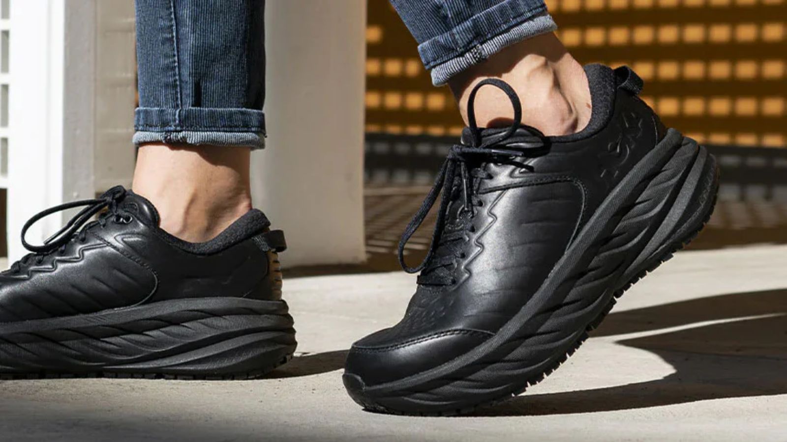 Hinh anh 9: Hinh anh cac mau giay di bo tot nhat cho nu nam 2025