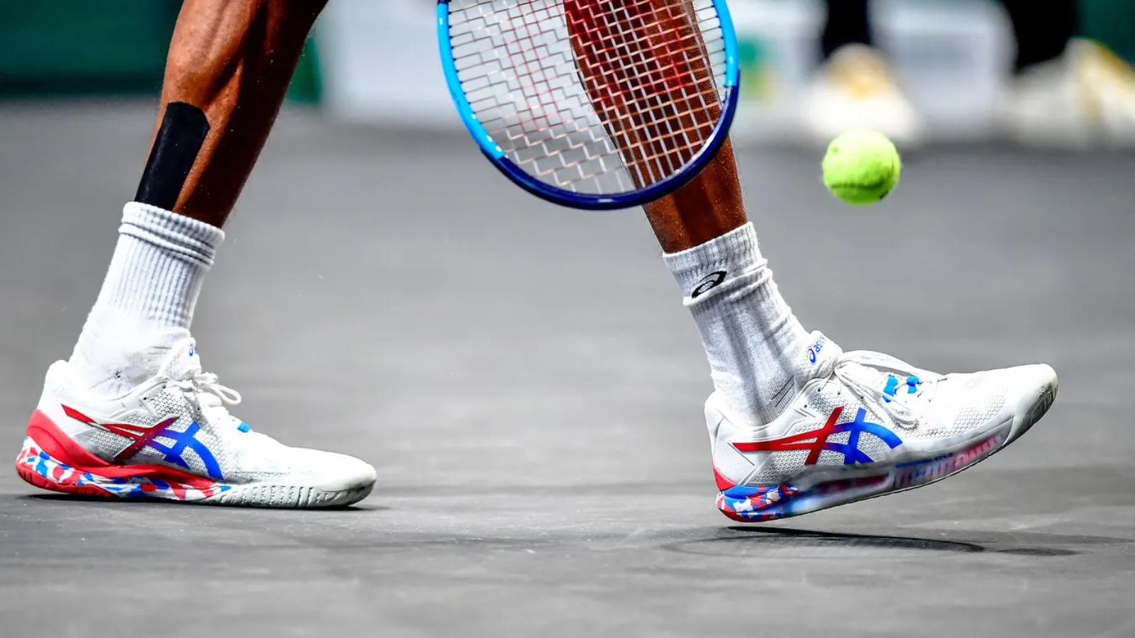 Hinh anh 1: Hinh anh giay tennis tot nhat cho nguoi bi viem can gan chan nam 2025