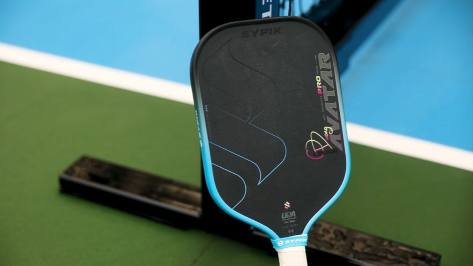 Hinh anh 1: Can canh vot Sypik Avatar voi thiet ke keo dai va can dai, san pham dac trung cua van dong vien Quang Duong.