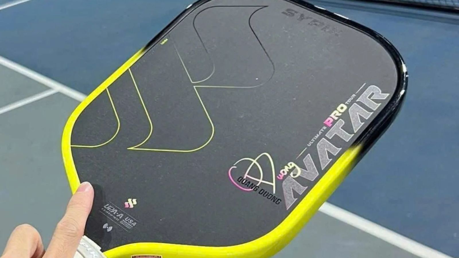 Hinh anh 3: Can canh vot Sypik Avatar voi thiet ke keo dai va can dai, san pham dac trung cua van dong vien Quang Duong.