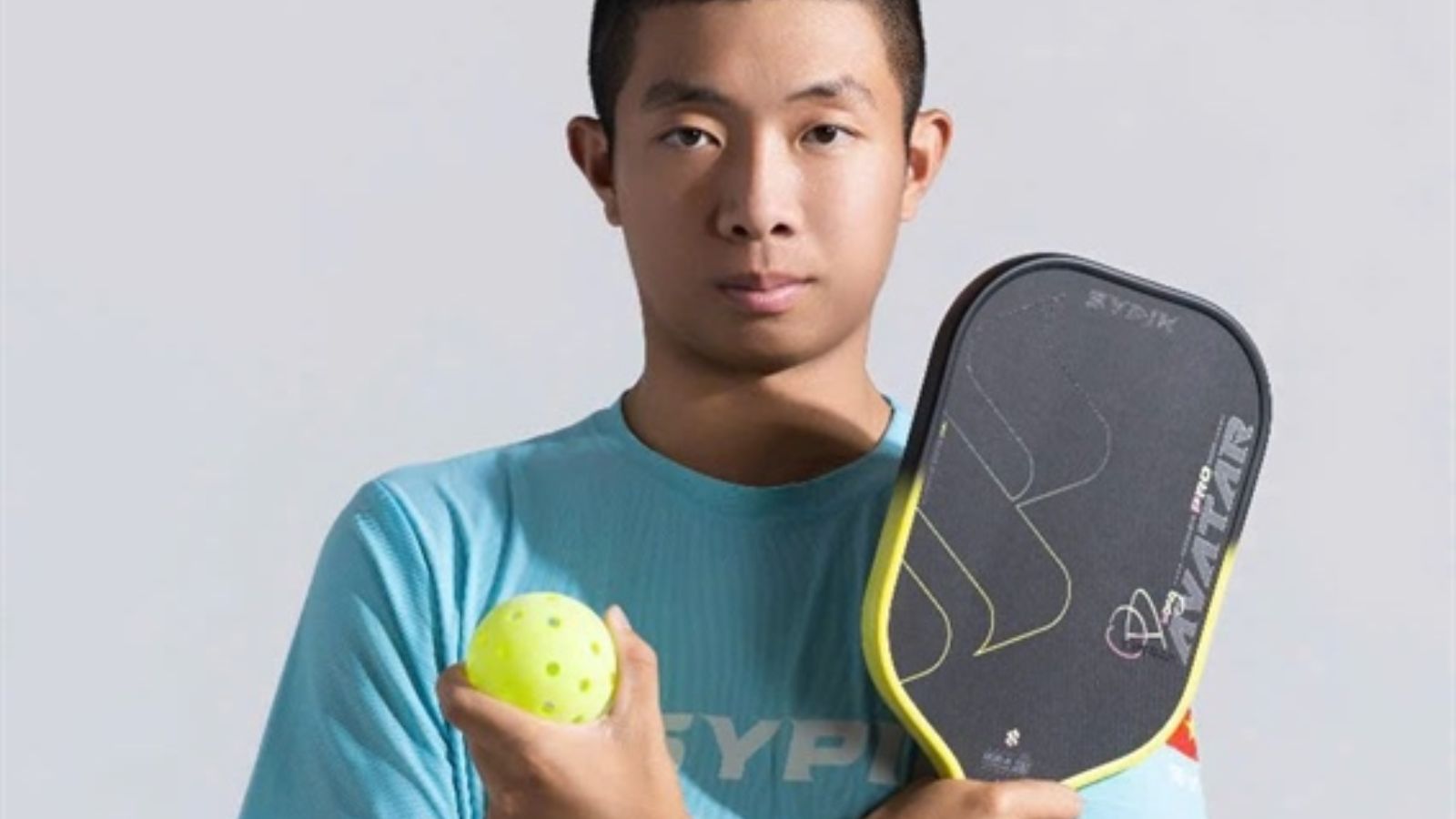 Hinh anh 2: Can canh vot Sypik Avatar voi thiet ke keo dai va can dai, san pham dac trung cua van dong vien Quang Duong.