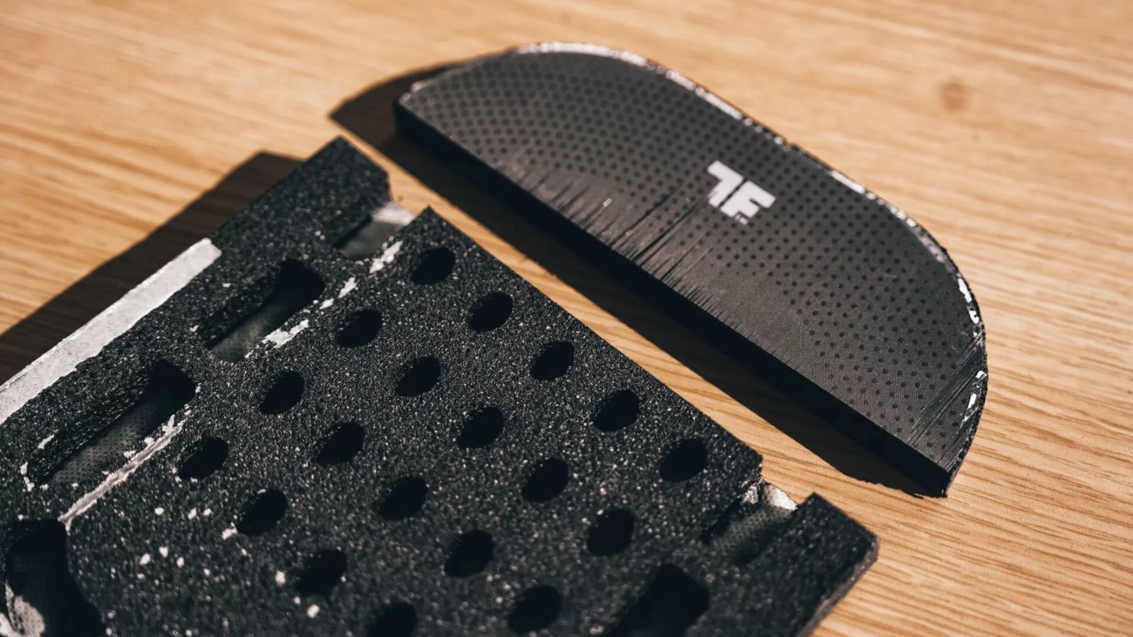 Hinh anh 8: CRBN4 TruFoam Genesis canh tranh voi Honolulu J2NF trong pickleball