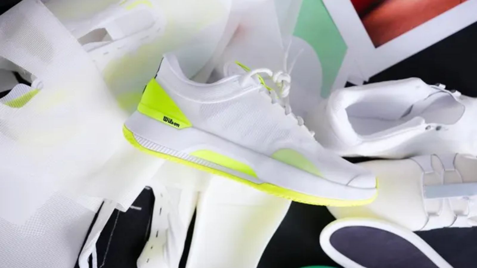 Giày tennis màu vàng trắng