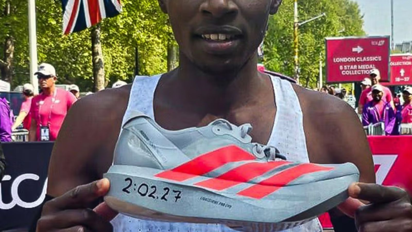 Hinh anh 4: Hinh anh cac doi giay chay noi bat tai giai marathon 2025