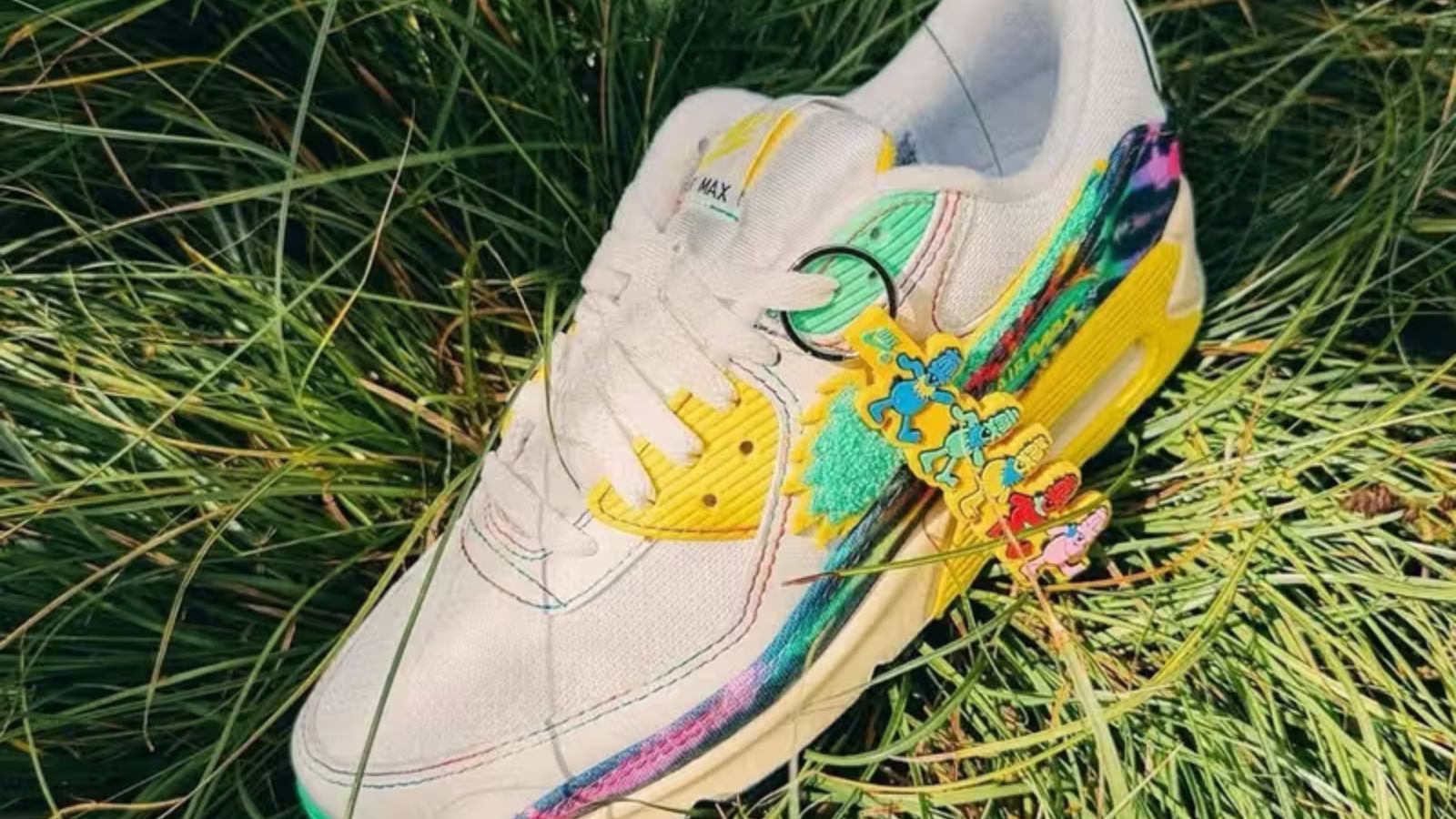 Hinh anh 2: Hinh anh giay Oregon Ducks PE doc quyen tu Nike, bieu tuong cua su sang tao va niem tu hao doi bong.