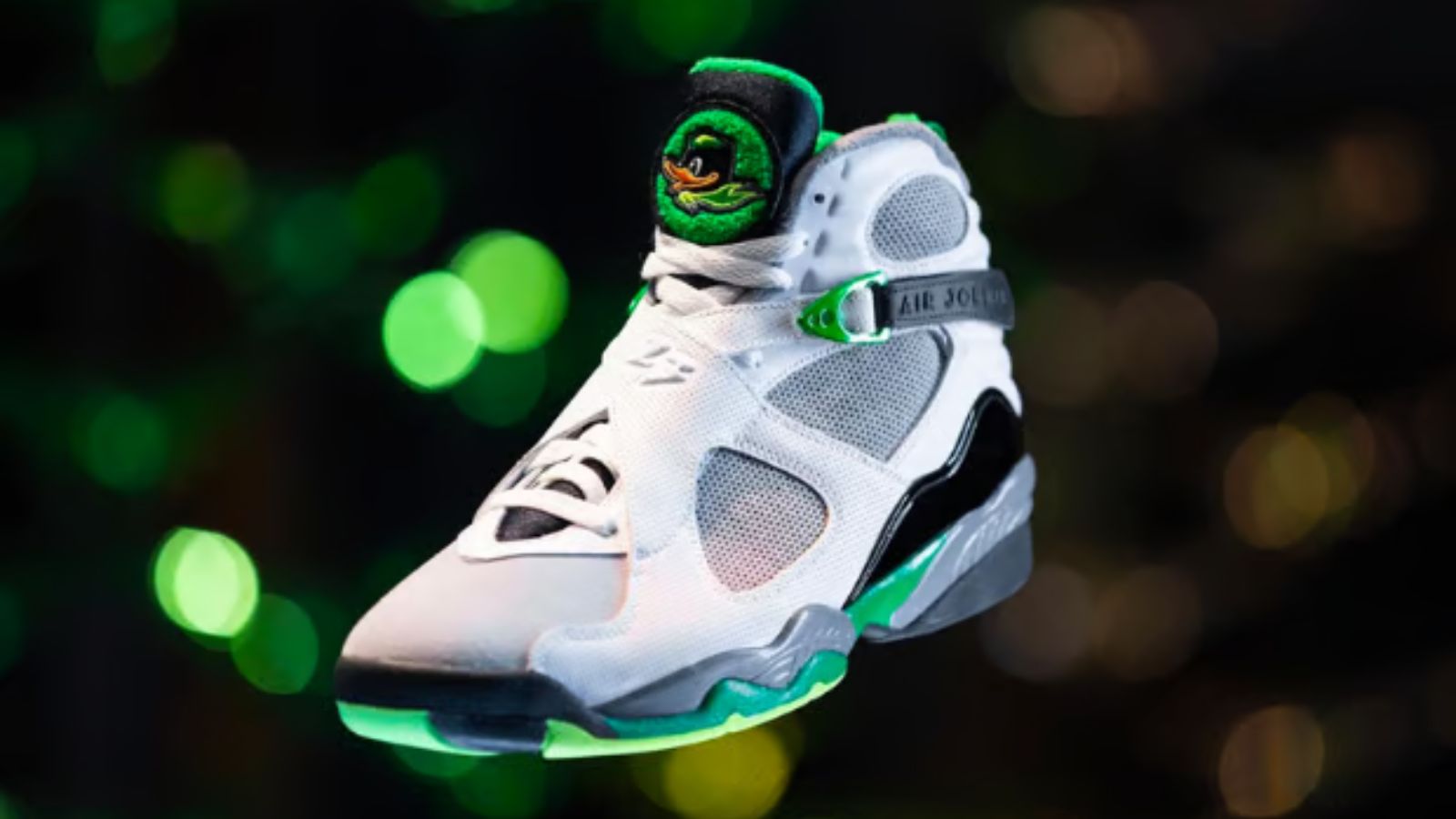 Hinh anh 4: Hinh anh giay Oregon Ducks PE doc quyen tu Nike, bieu tuong cua su sang tao va niem tu hao doi bong.