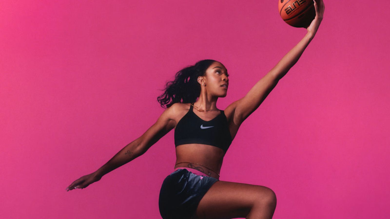 Hinh anh 1: Hinh anh Nike A’One Pink A’ura, phoi mau dau tien cua A'ja Wilson