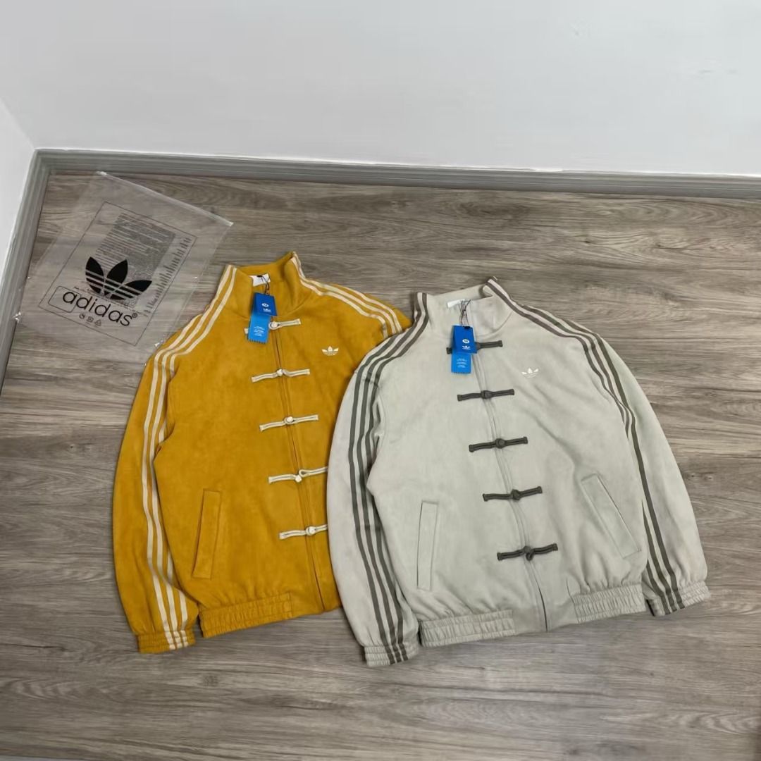 Hinh anh 2: Adidas Chinese Track Top Jacket voi thiet ke A Dong, logo Trefoil bieu tuong va co ao Mandarin.