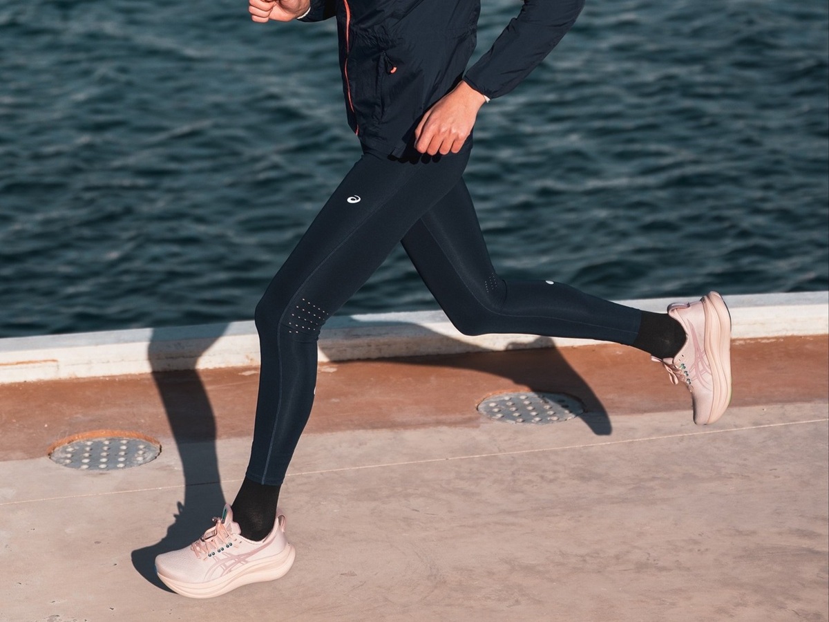 Dich vu phan tich dang chay ASICS giup chon giay chay phu hop