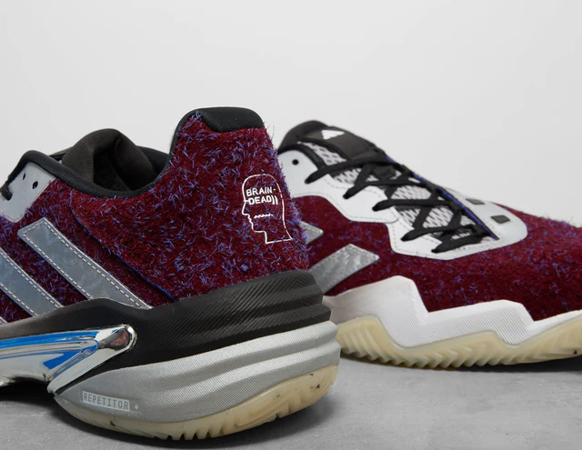 Hinh anh 1: Hinh anh Brain Dead x Adidas Barricade 13, doi sneaker ket hop giua thoi trang duong pho va cong nghe the thao.
