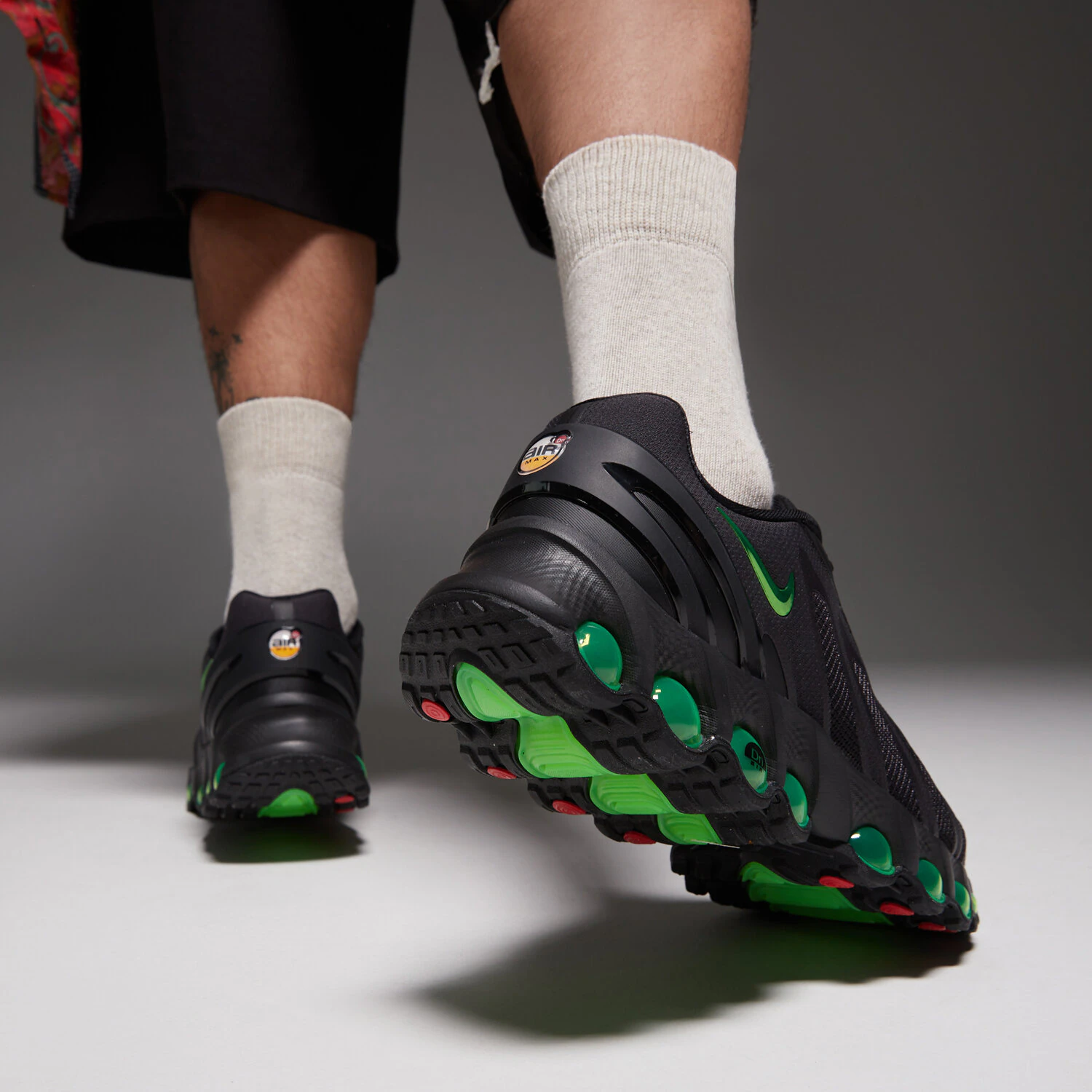 Alternative view of Giày Nike Air Max Dn8 'Black Green' IH4119-001