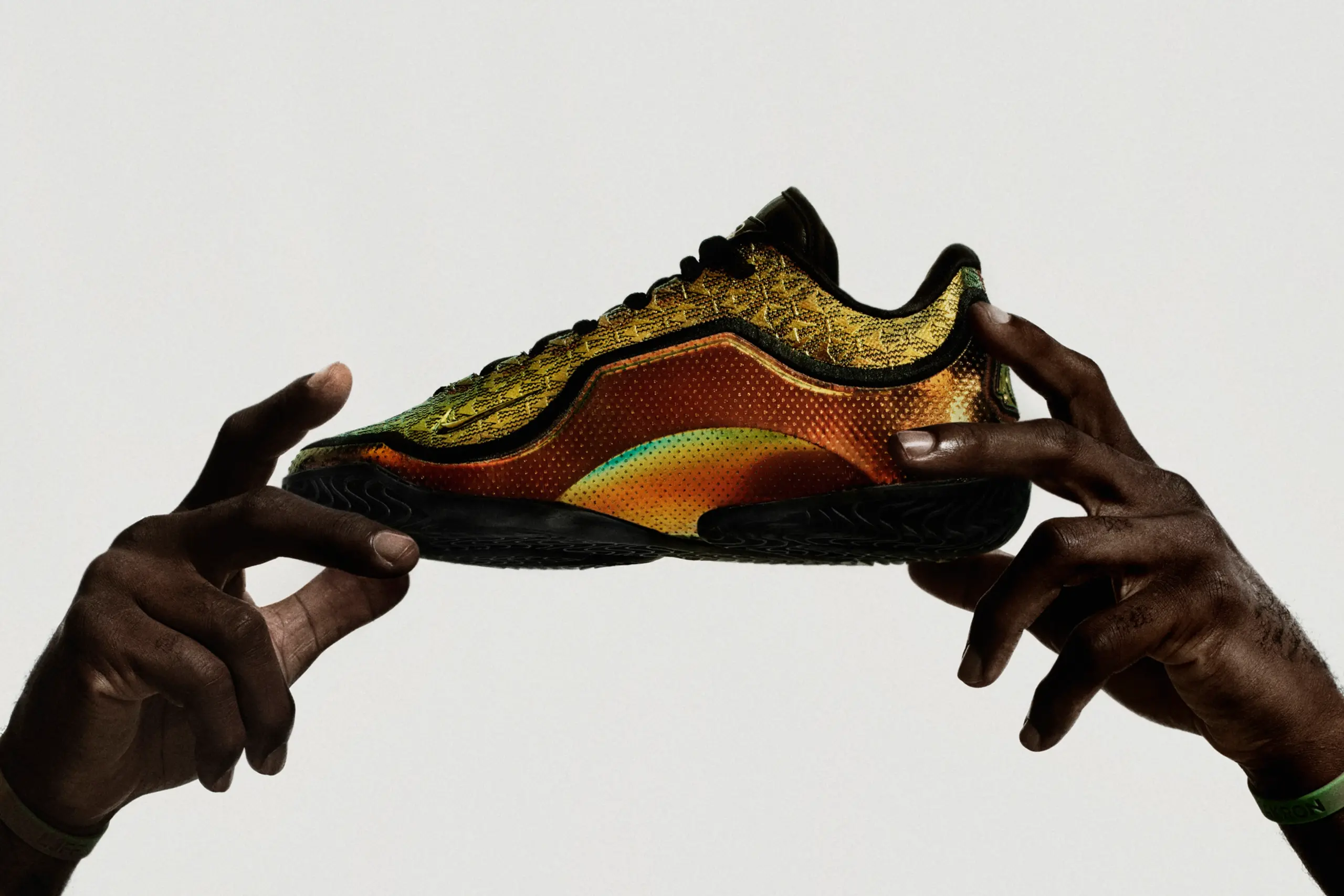 Giày Nike LeBron 23 chính thức ra mắt tôn vinh vị vua bóng rổ bất diệt