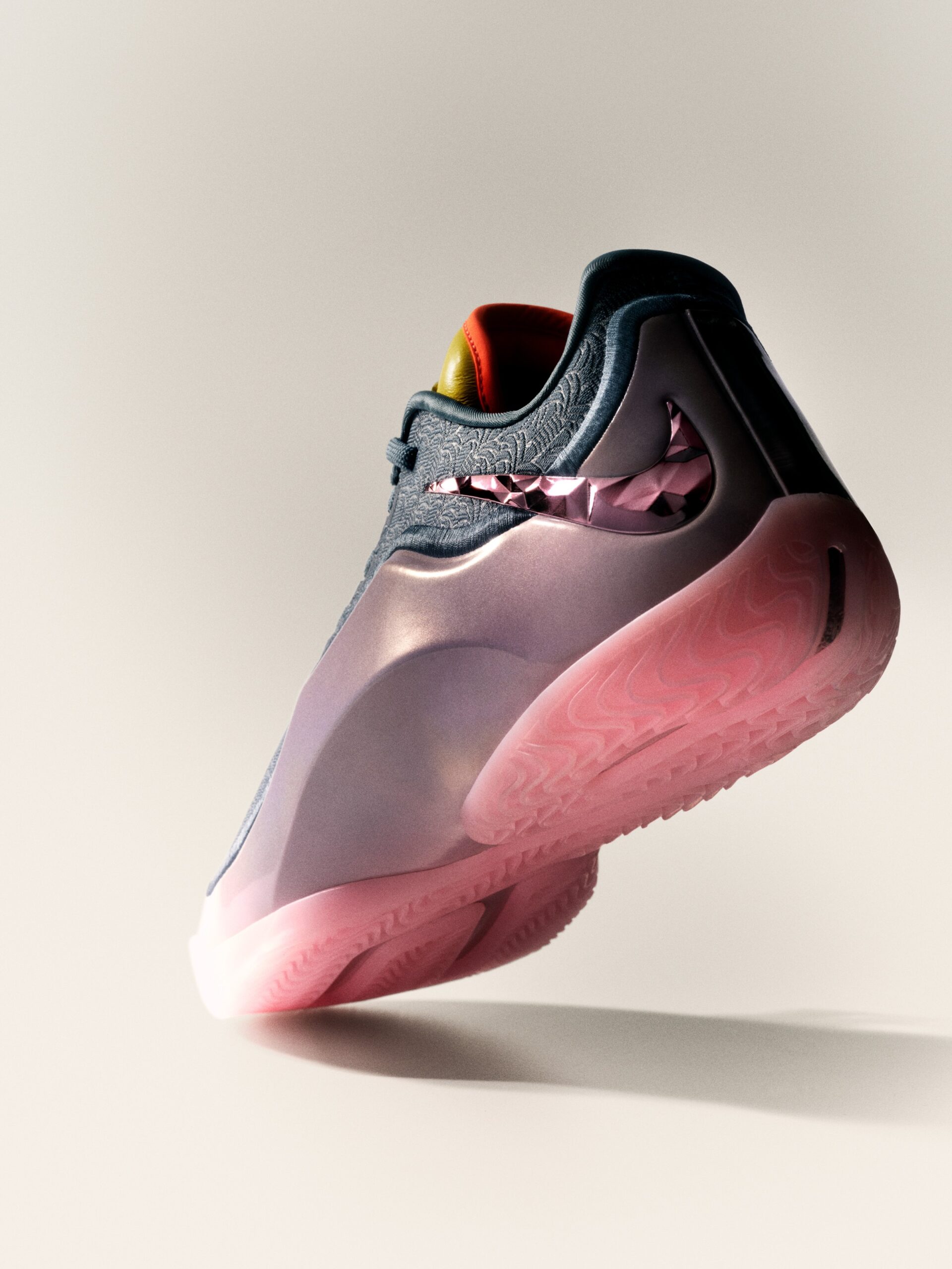 Giày Nike LeBron 23 chính thức ra mắt tôn vinh vị vua bóng rổ bất diệt