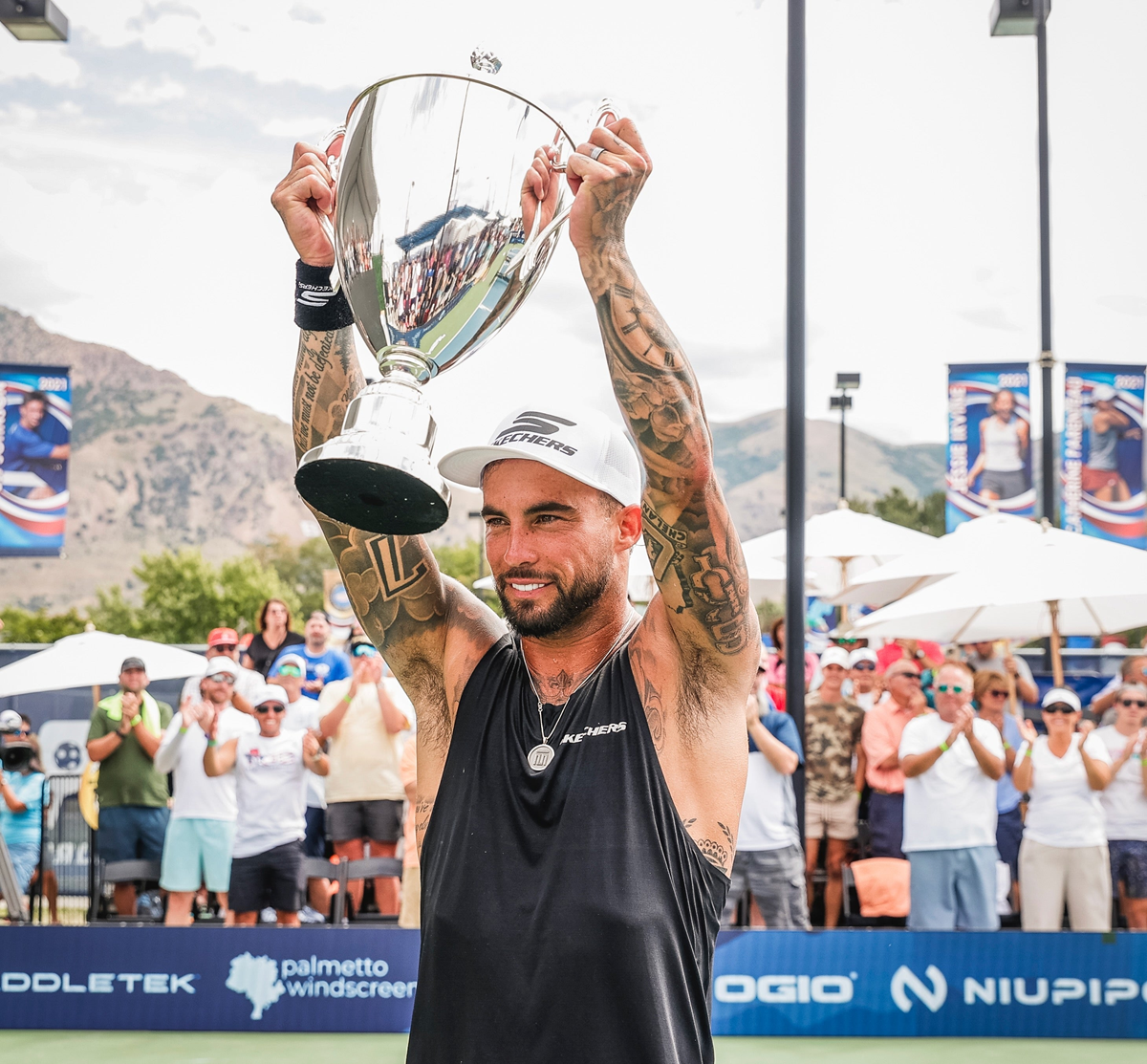 Hinh anh 2: Tyson McGuffin tren san voi giay Skechers Viper Court Pro