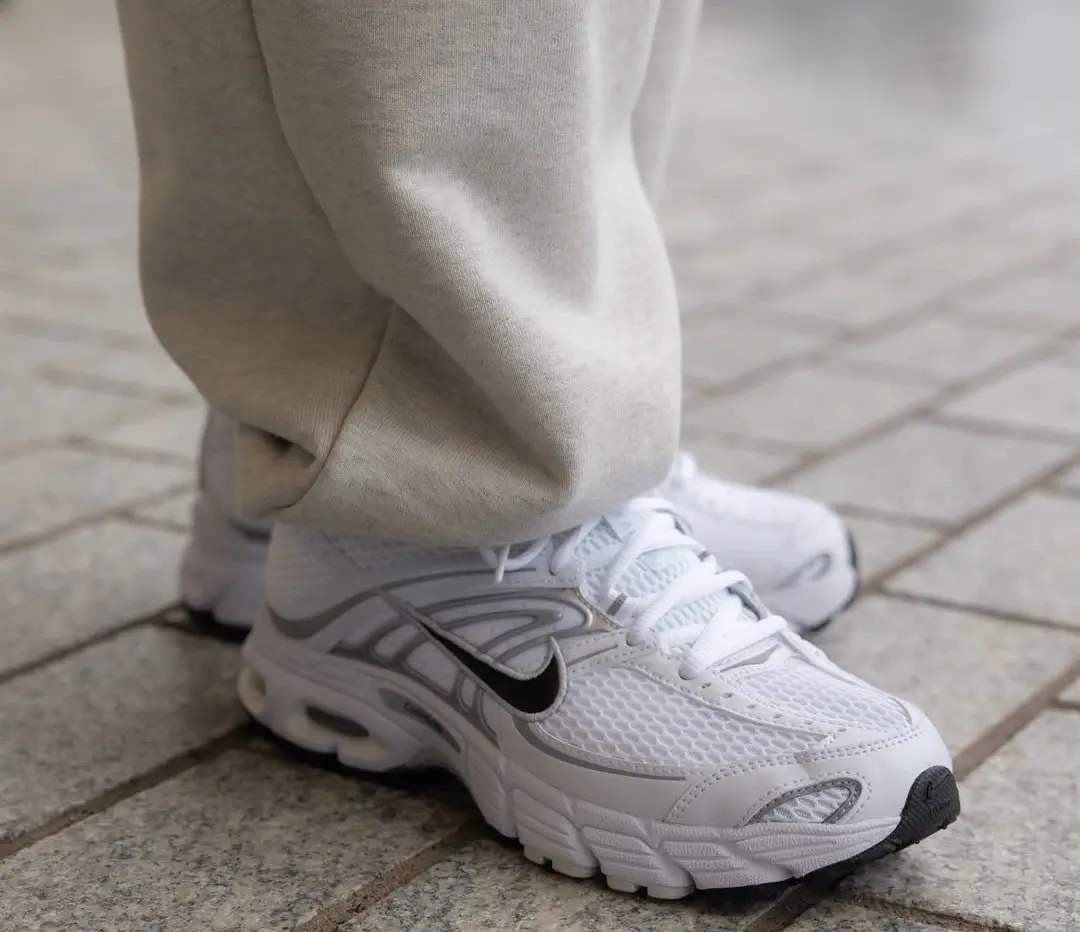 Alternative view of Giày Nike Air Max Moto 2K 'Metallic Silver' IO9279-100