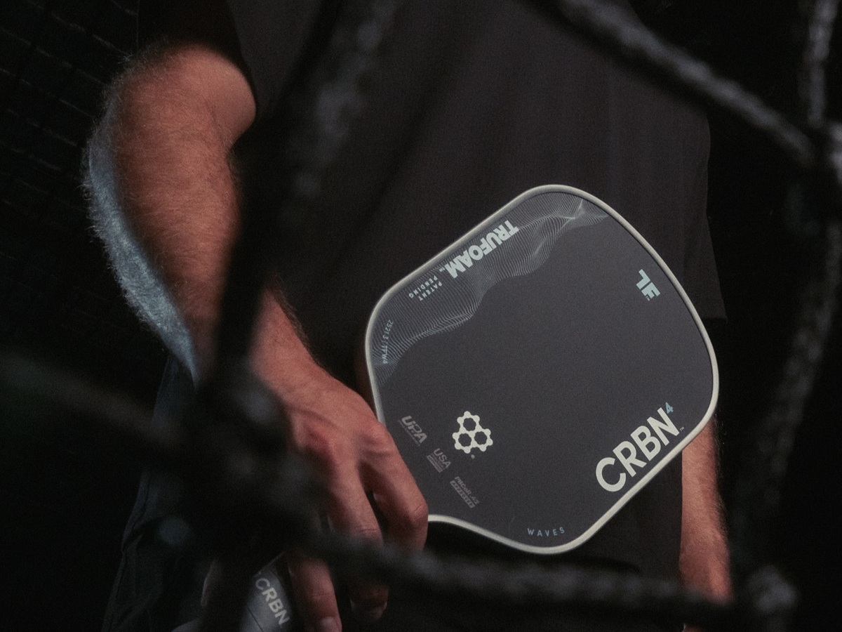 Vot pickleball CRBN TruFoam Waves voi cong nghe TruFoam va Waves