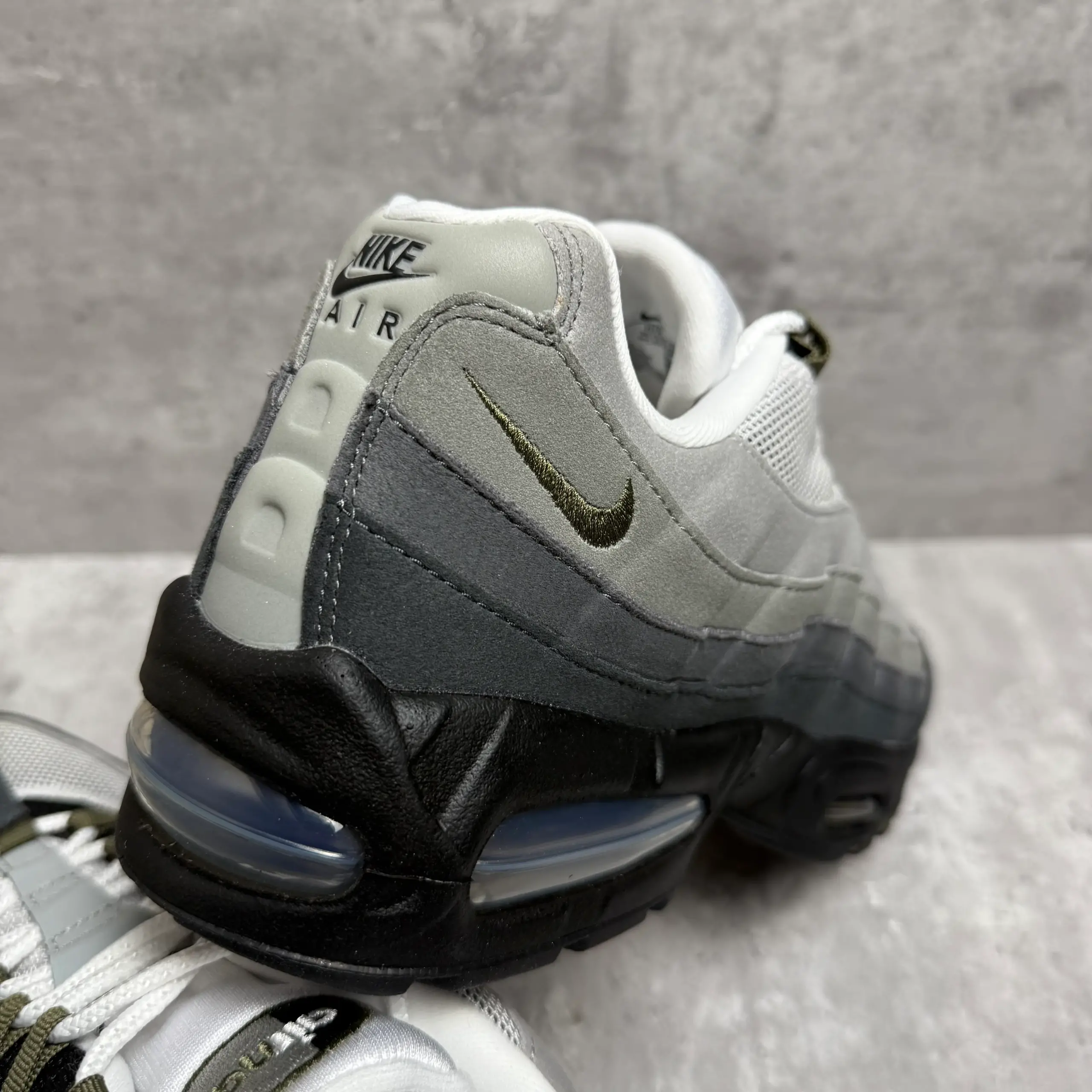 Nike Air Max 95 Big Bubble OG 'Medium Olive' ra mắt vào mùa thu 2025