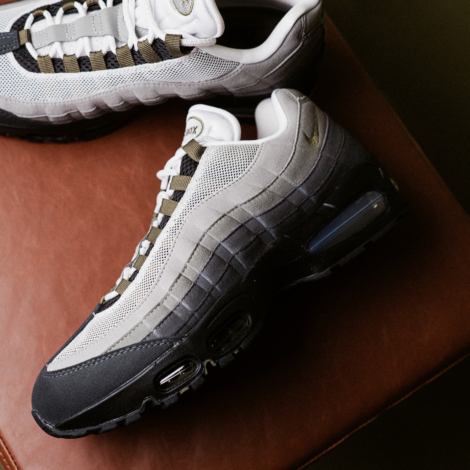 Nike Air Max 95 Big Bubble OG 'Medium Olive' ra mắt vào mùa thu 2025