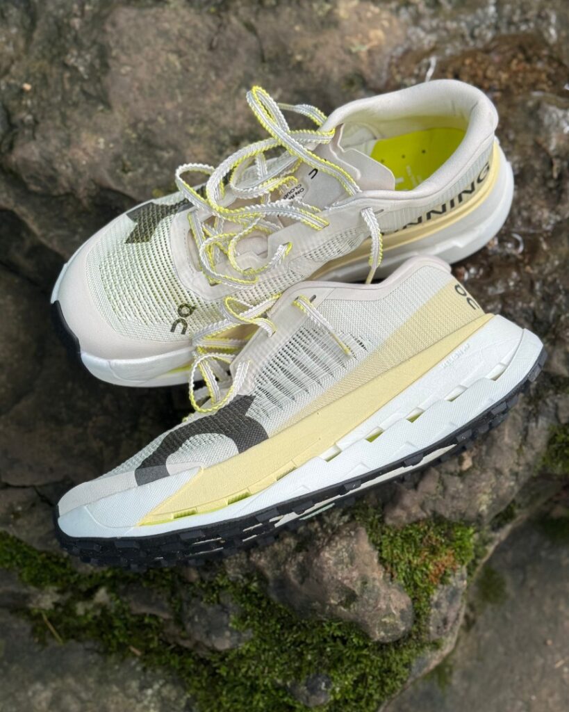 Hinh anh 2: Giay chay trail On Cloudultra Pro tren duong mon