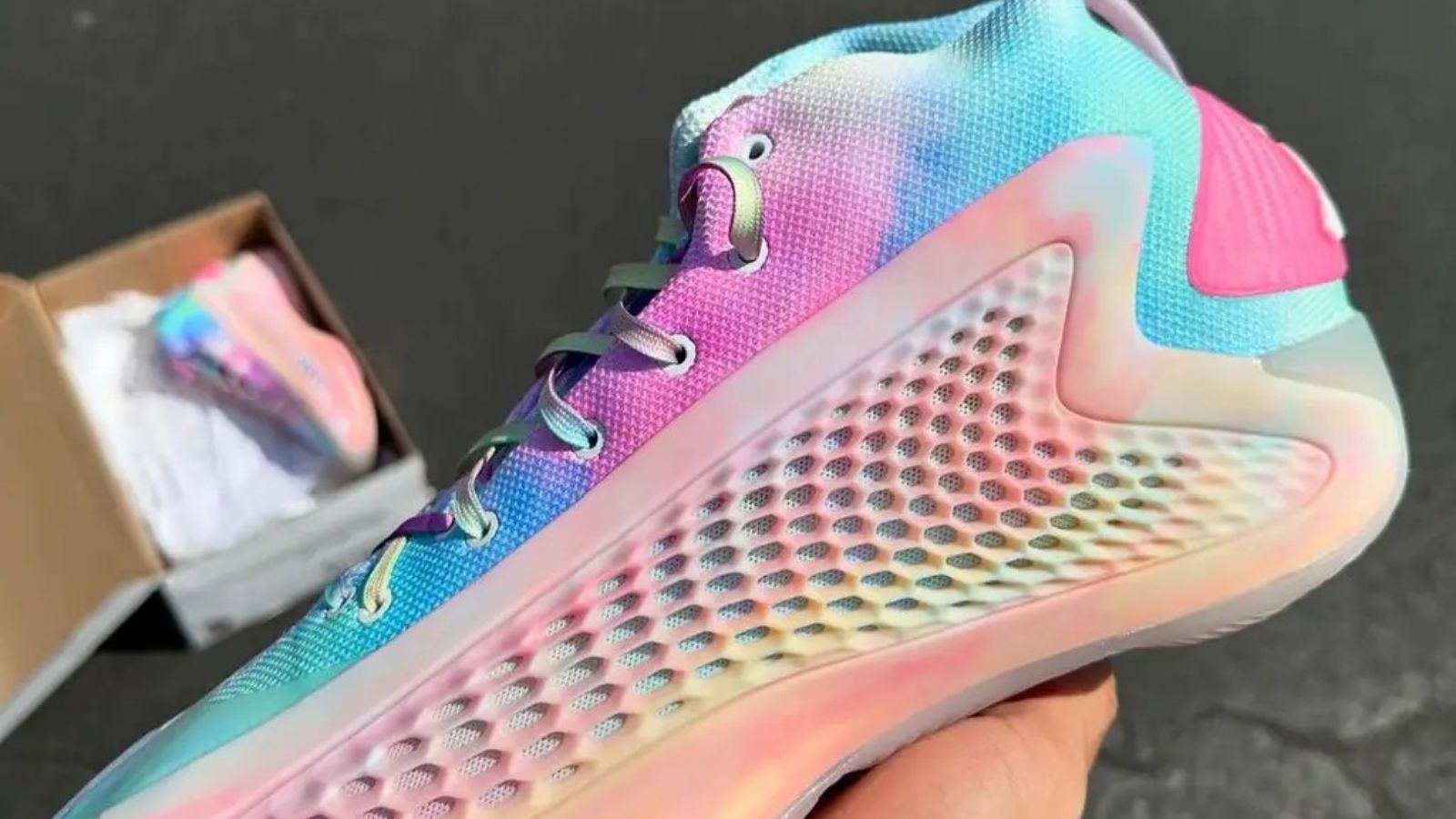 Hinh anh 2: adidas AE 2 3SSB PE voi thiet ke tie-dye mau pastel