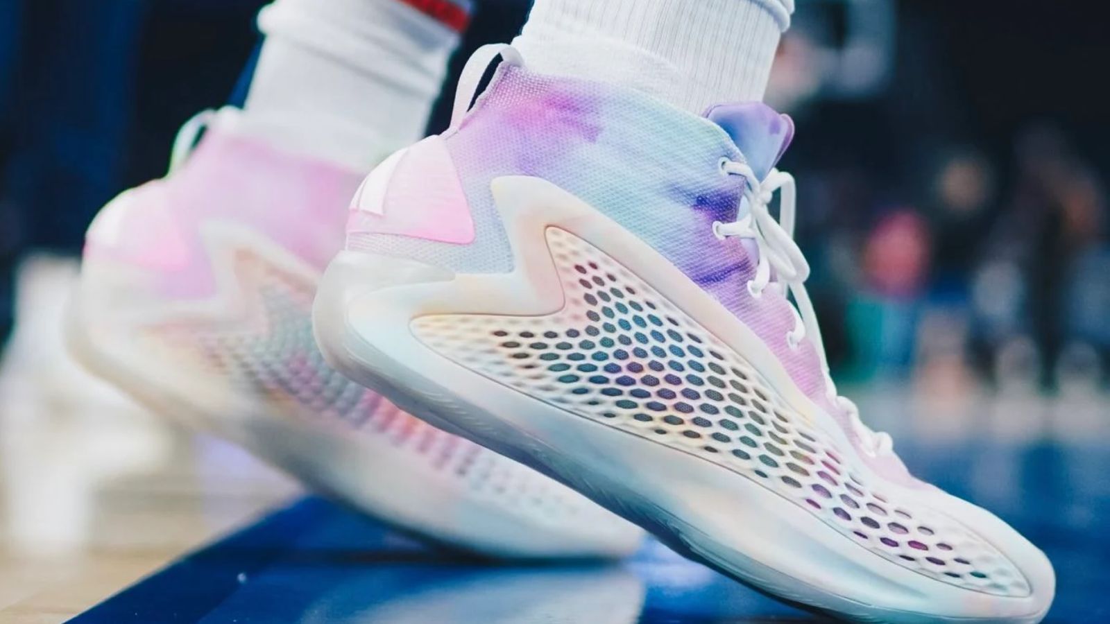 Hinh anh 3: adidas AE 2 3SSB PE voi thiet ke tie-dye mau pastel