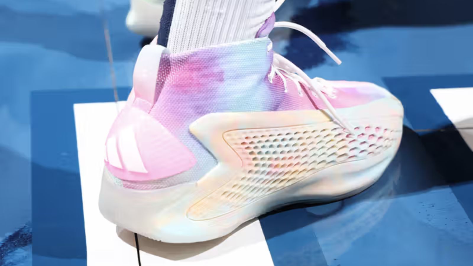 Hinh anh 7: adidas AE 2 3SSB PE voi thiet ke tie-dye mau pastel