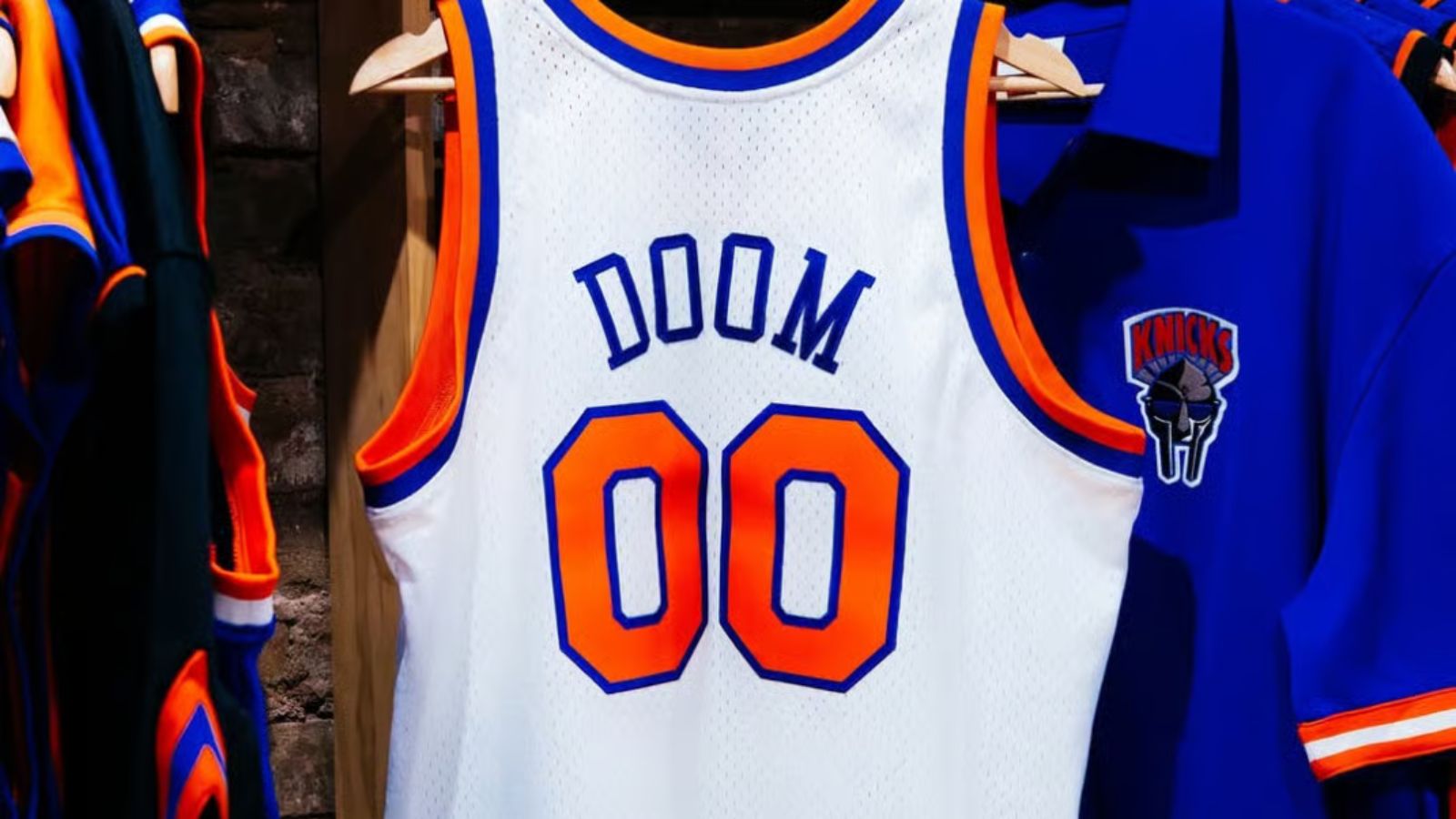 Hinh anh 5: Ao dau Knicks so 00 trong bo suu tap Metalface Hoops cua MF DOOM