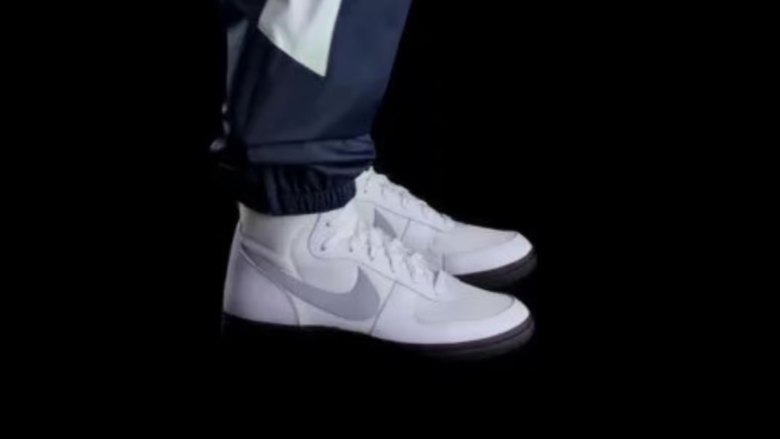 Hinh anh 4: Bo suu tap giay Nike x Stranger Things vinh danh Steve, Eleven va Erica