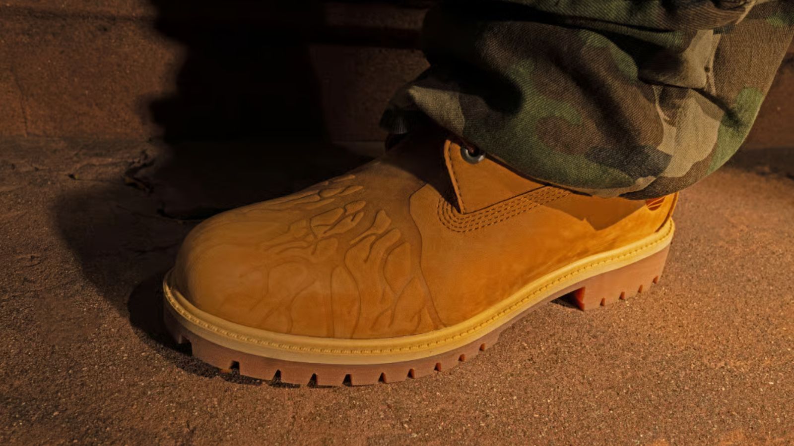 Hinh anh 2: Nike Air Max 95 Zip Black voi thiet ke khoa keo va chat lieu da lon long xu