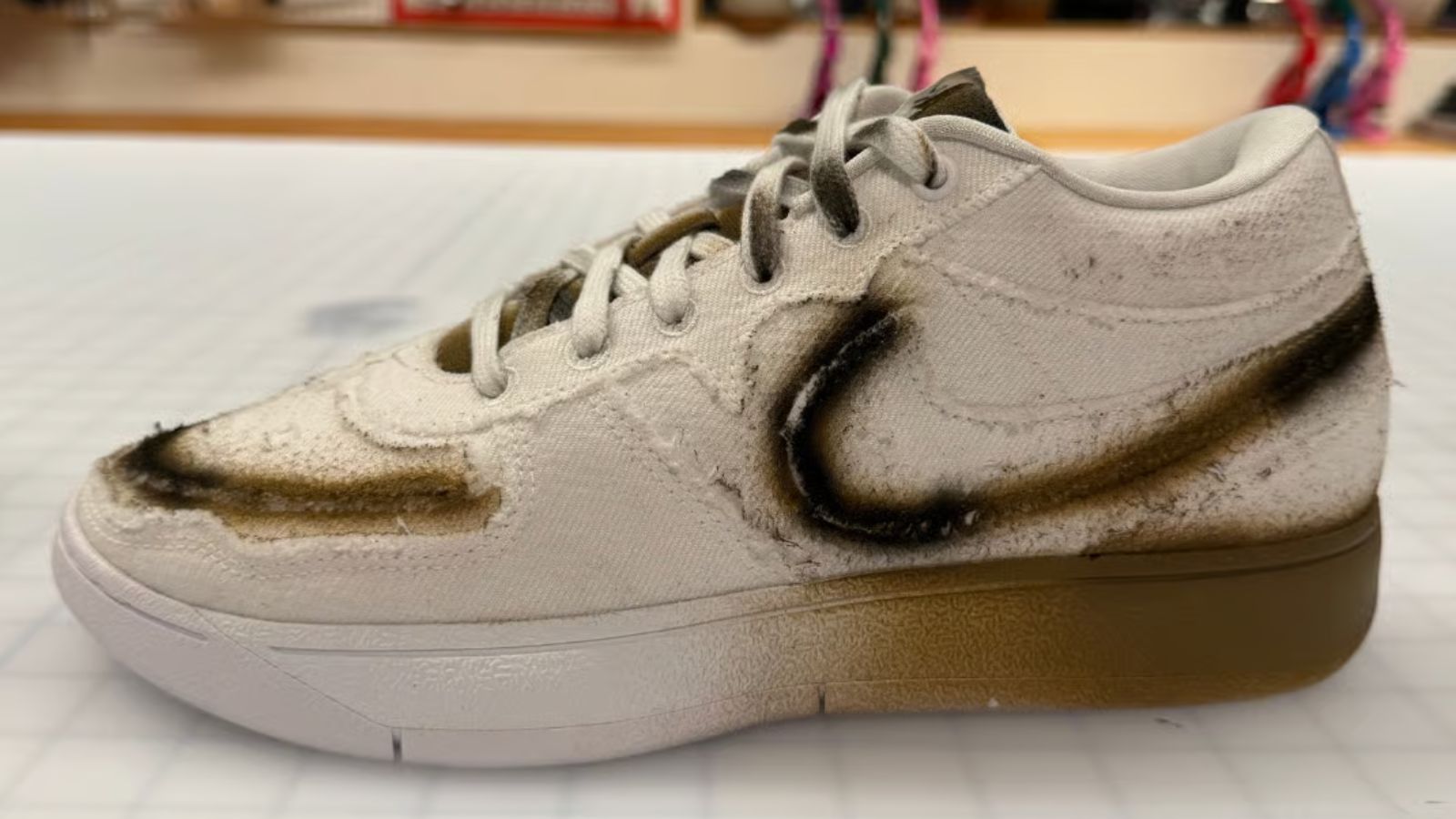 Hinh anh 3: Nike Book 1 'Torched' phien ban cuoi cung cua Devin Booker voi mau sac lua Phoenix