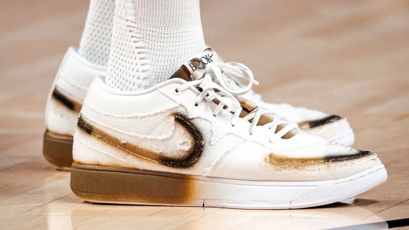 Hinh anh 2: Nike Book 1 'Torched' phien ban cuoi cung cua Devin Booker voi mau sac lua Phoenix