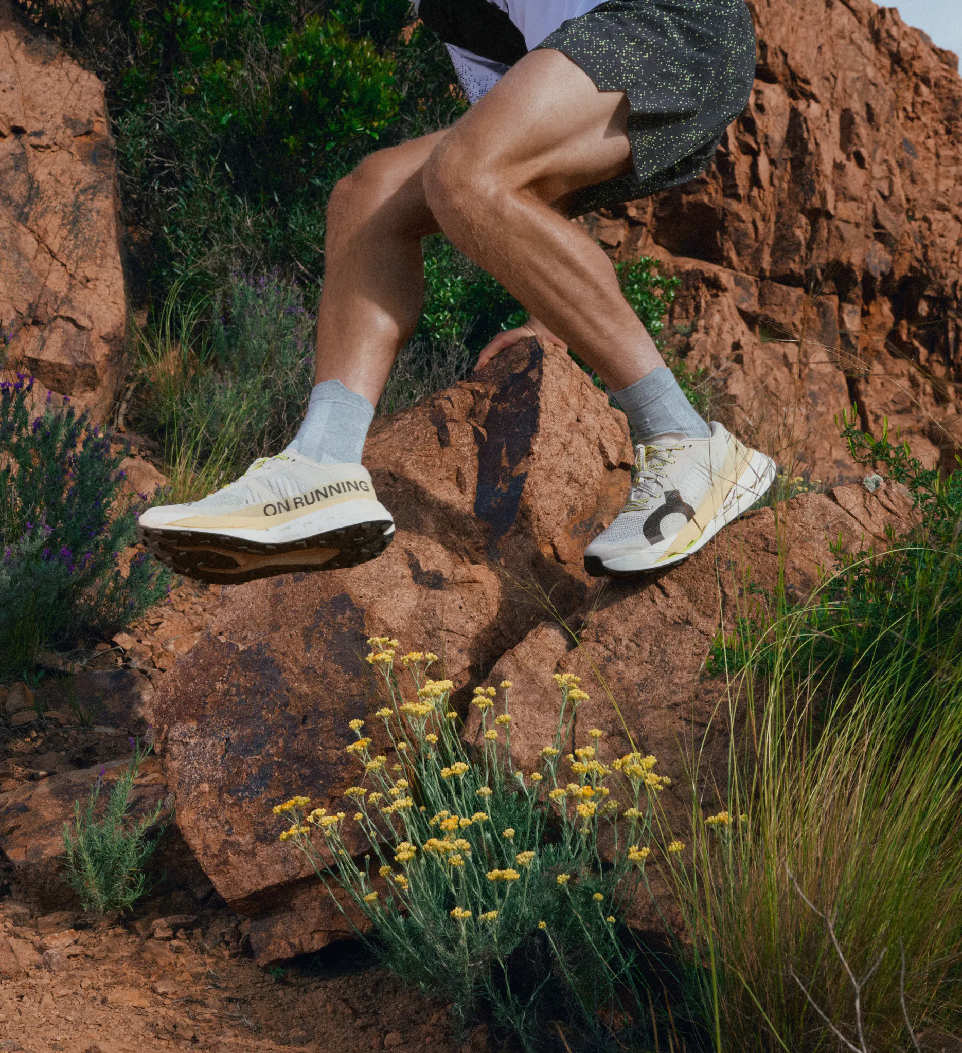 Hinh anh 1: Giay chay trail On Cloudultra Pro tren duong mon