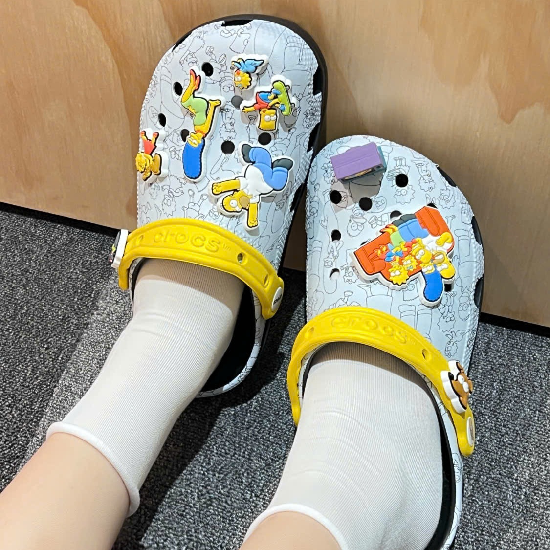 Alternative view of Dép Crocs Classic Clog 'The Simpsons' 211106-90H