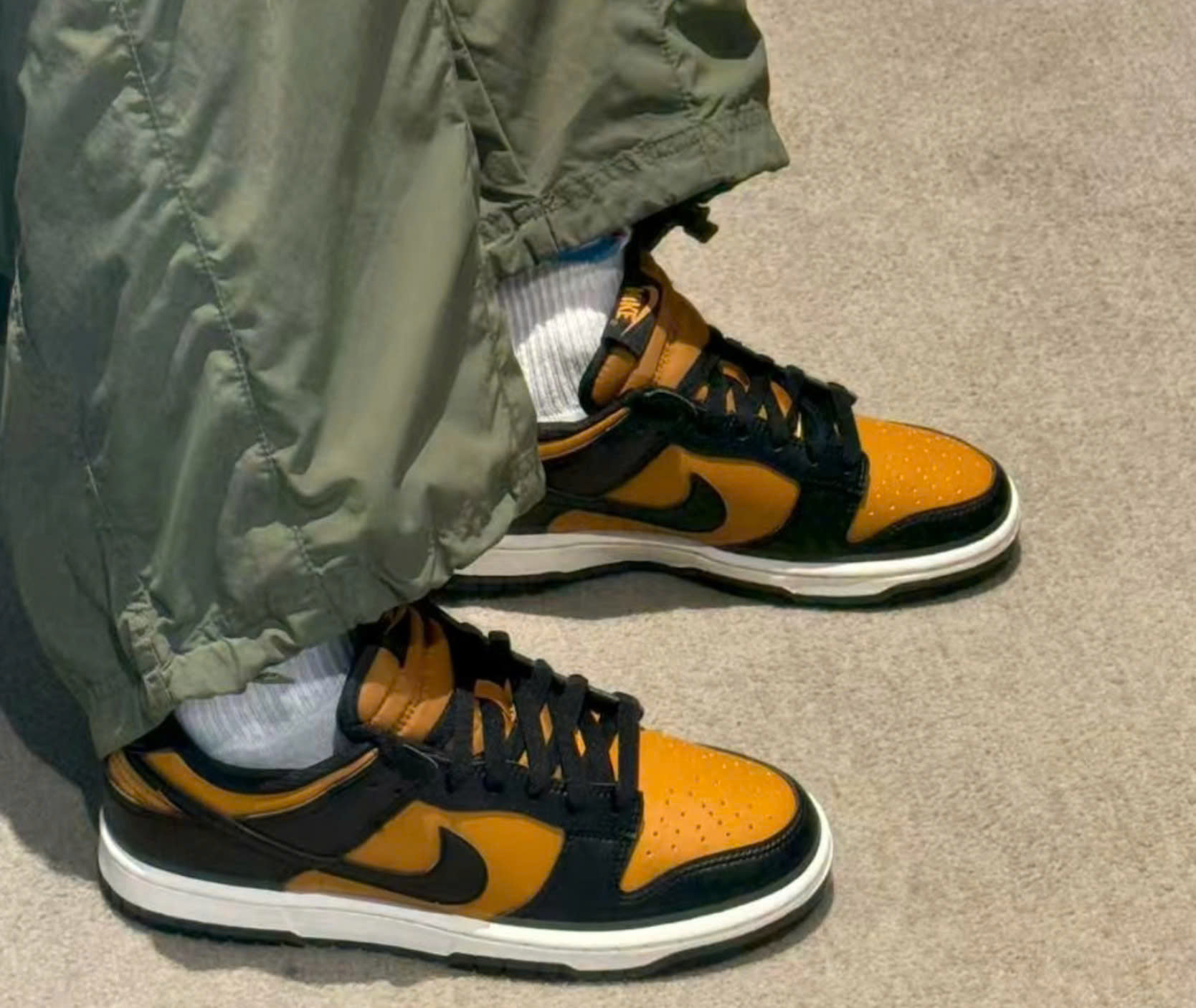 Alternative view of Giày Nike Dunk Low Retro 'Desert Ochre Black' HF5441-701