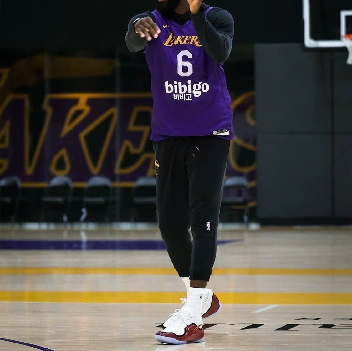 Alternative view of Giày Nike LeBron 23 'Grand Opening' HJ5629-100