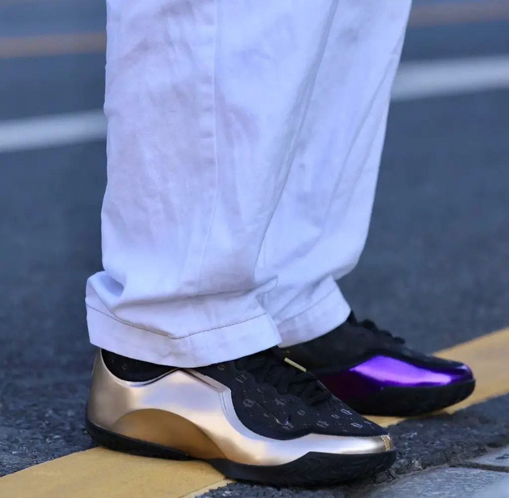 Alternative view of Giày Nike LeBron 23 'Metallic Gold Purple' IQ6709-001