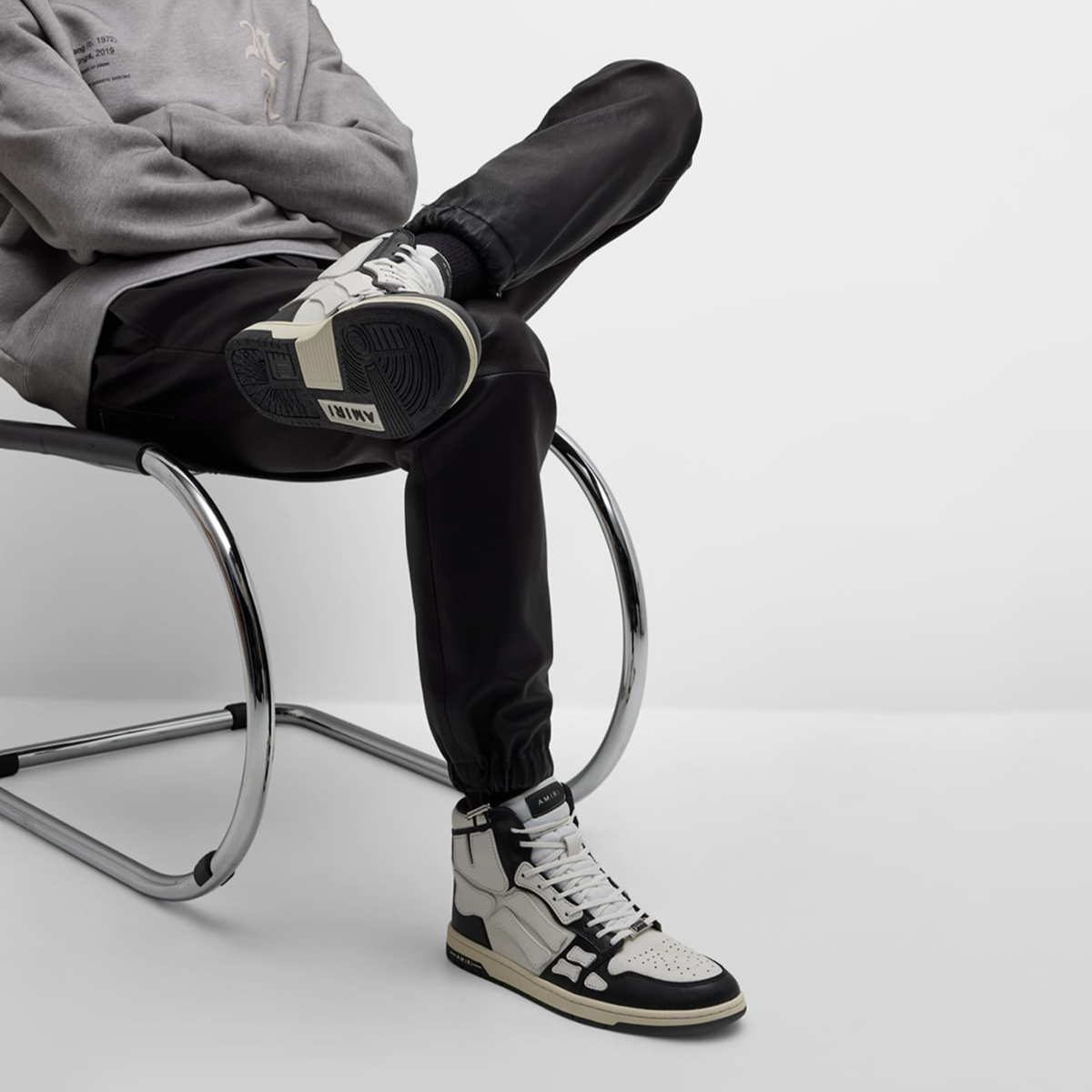 Hinh anh 3: Giay Amiri Skel Top Sneaker voi hoa tiet skeleton dac trung