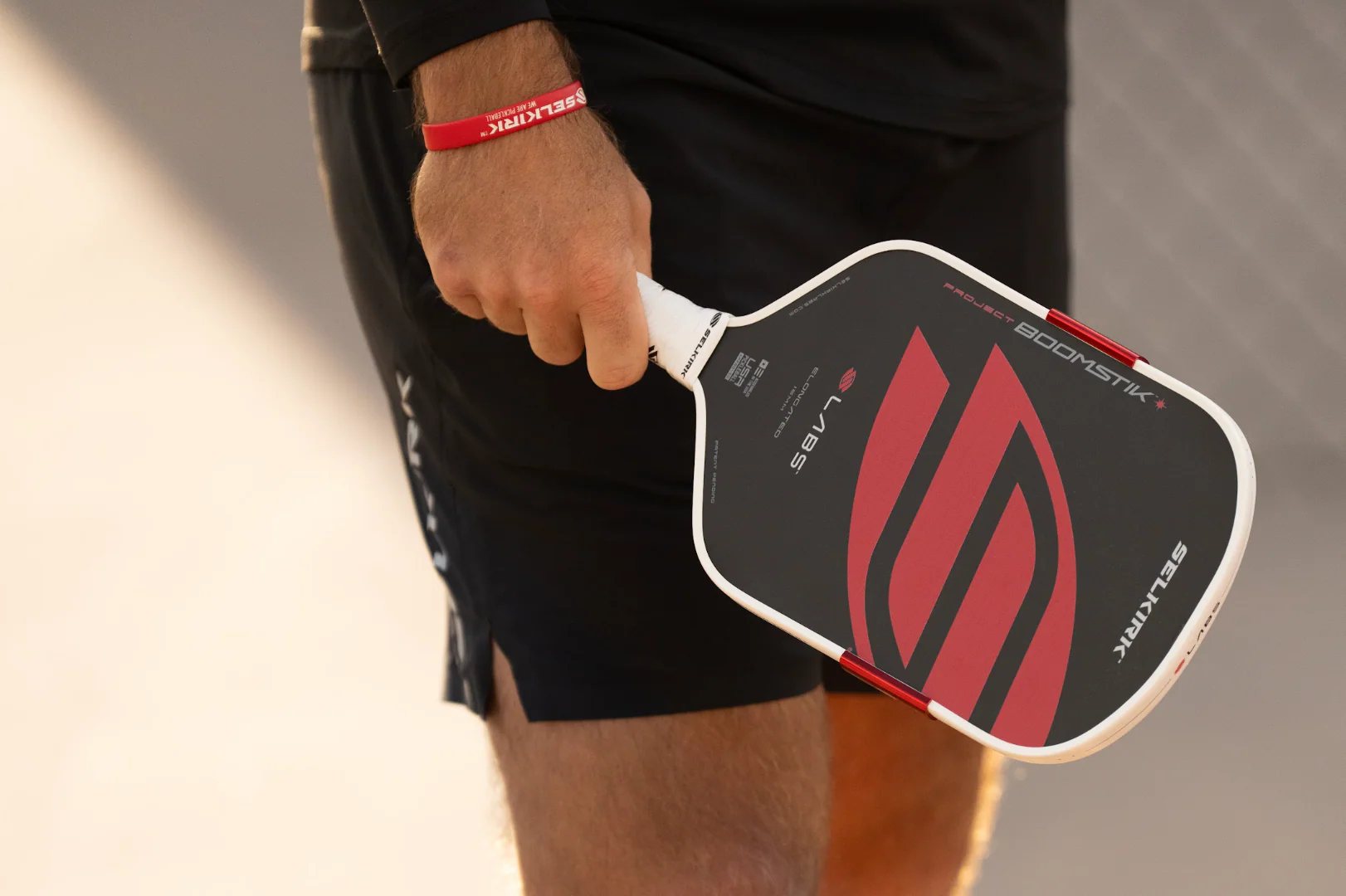 Hinh anh 3: Hinh anh vot pickleball Gen 4 voi cong nghe Full Foam Core va Solid Carbon Core.