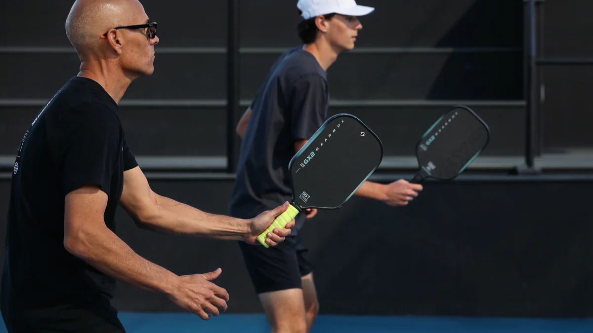 Vot Gearbox GX2 Limited Edition voi thiet ke tinh te va cong nghe carbon tien tien