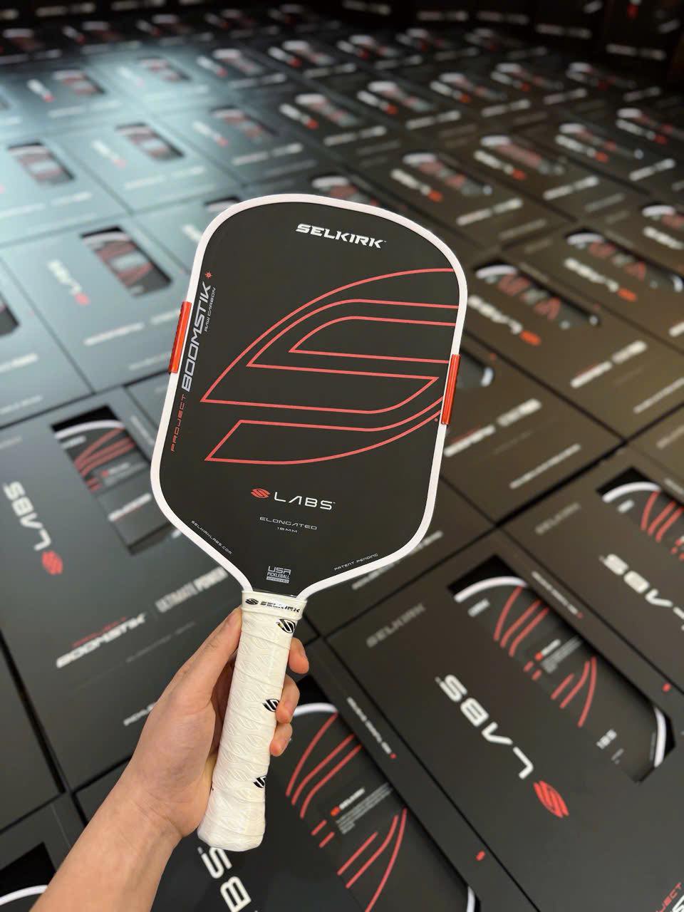 Selkirk Boomstick: Phân tích sự khác biệt giữa phiên bản Asia và USA