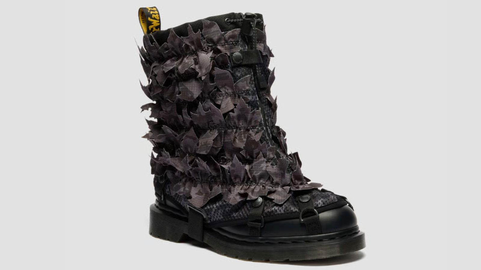 Hinh anh 2: Dr. Martens 1460 Babylon Black Camo voi hoa tiet camo den xam manh me