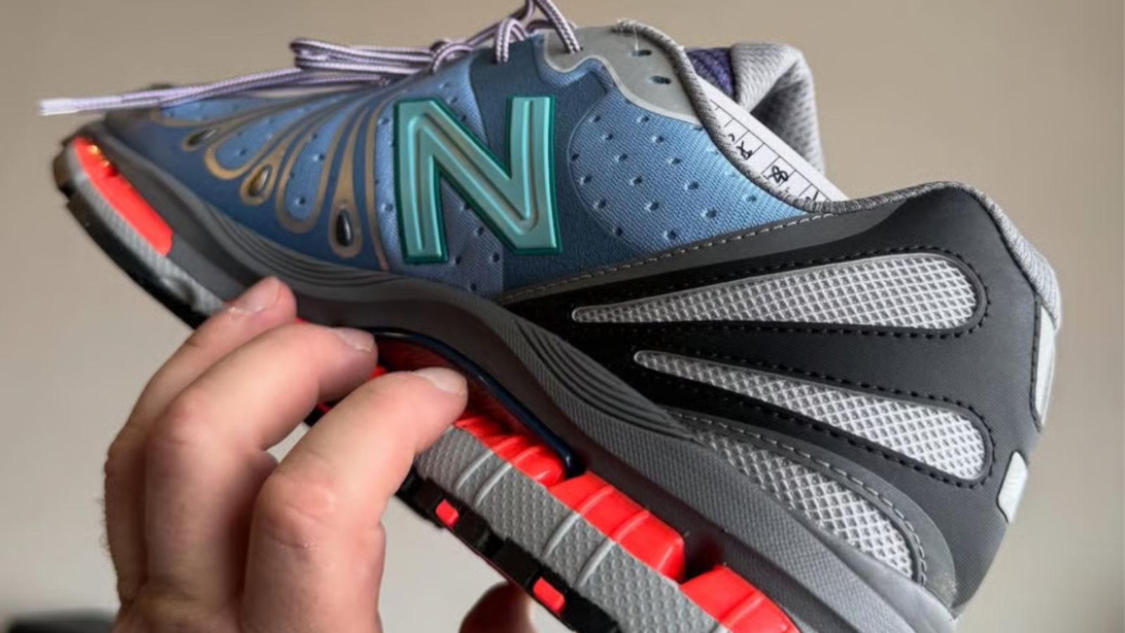 Hinh anh 1: Hinh anh giay New Balance 1890 'Blue' hop tac voi Action Bronson