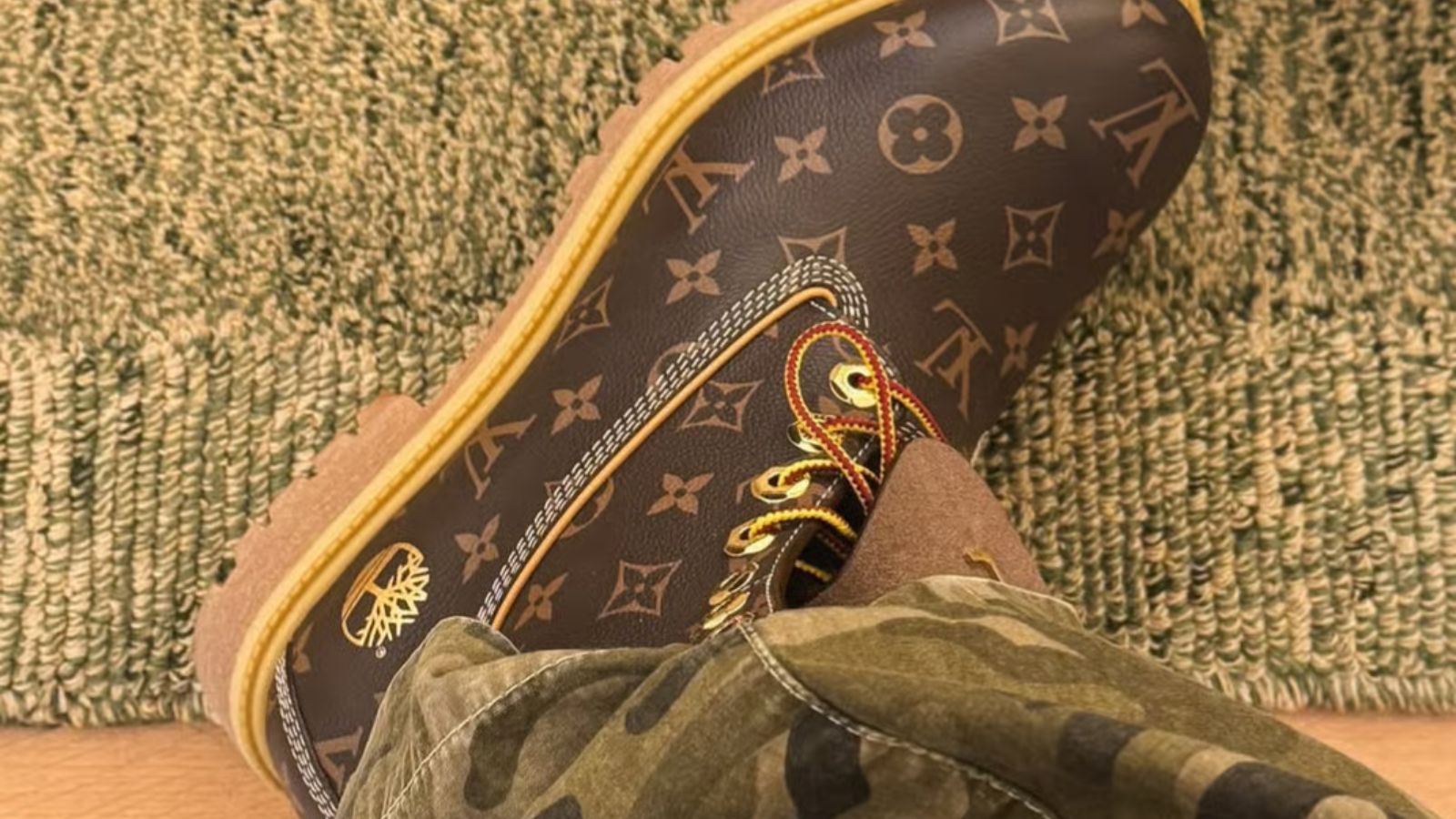 Hinh anh 4: Doi boots Louis Vuitton x Timberland phien ban gioi han 50 doi do Pharrell Williams thiet ke