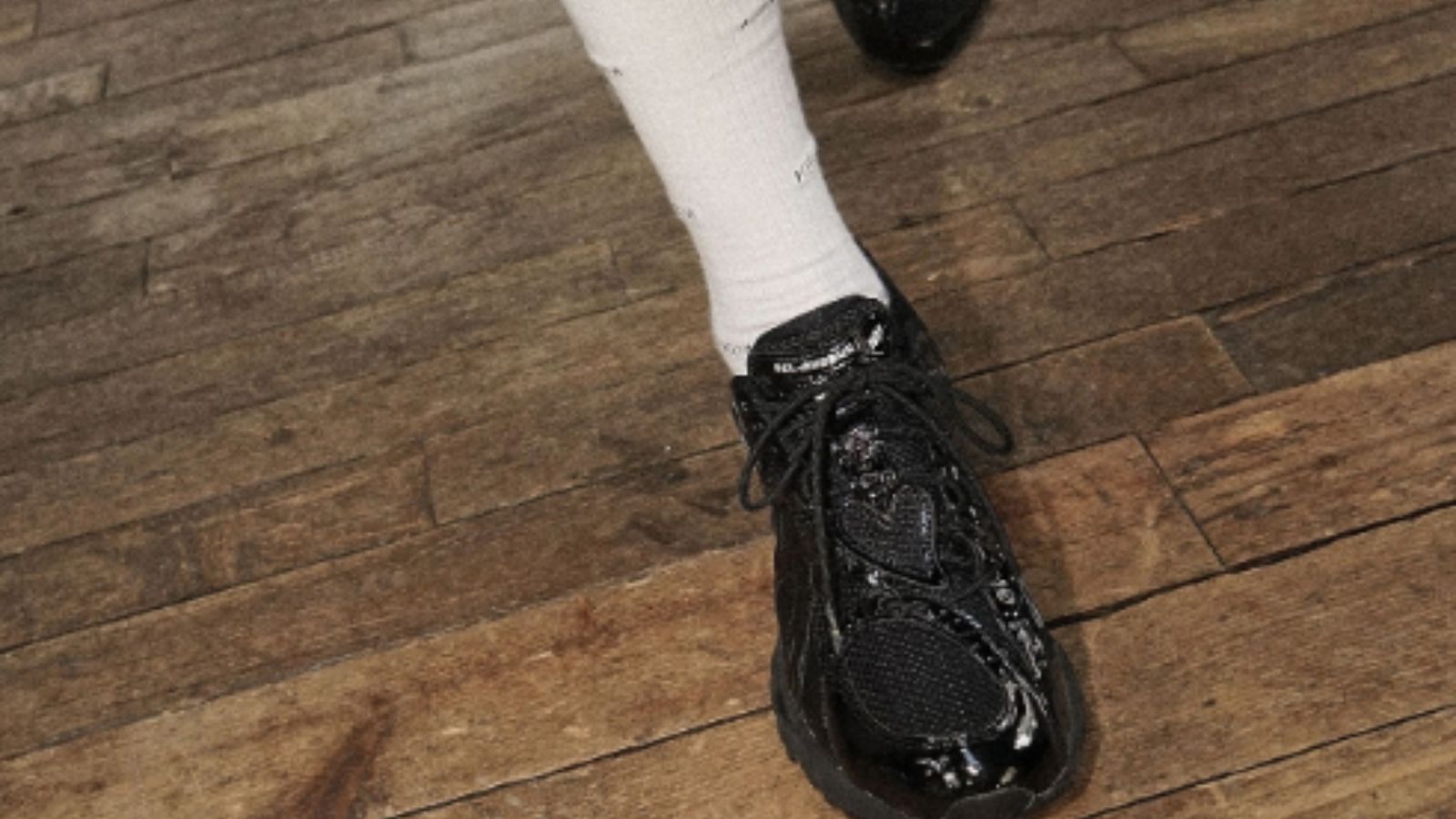 Hinh anh 2: Hinh anh bo suu tap KIMHEKIM x Asics Gel-Nimbus 10.1 Monochrome Pack