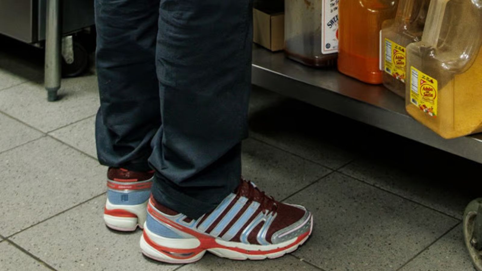 Hinh anh 3: Giay WOODstack x adidas Adistar Control 5 Blood, Sweat, and Tears voi thiet ke doc dao