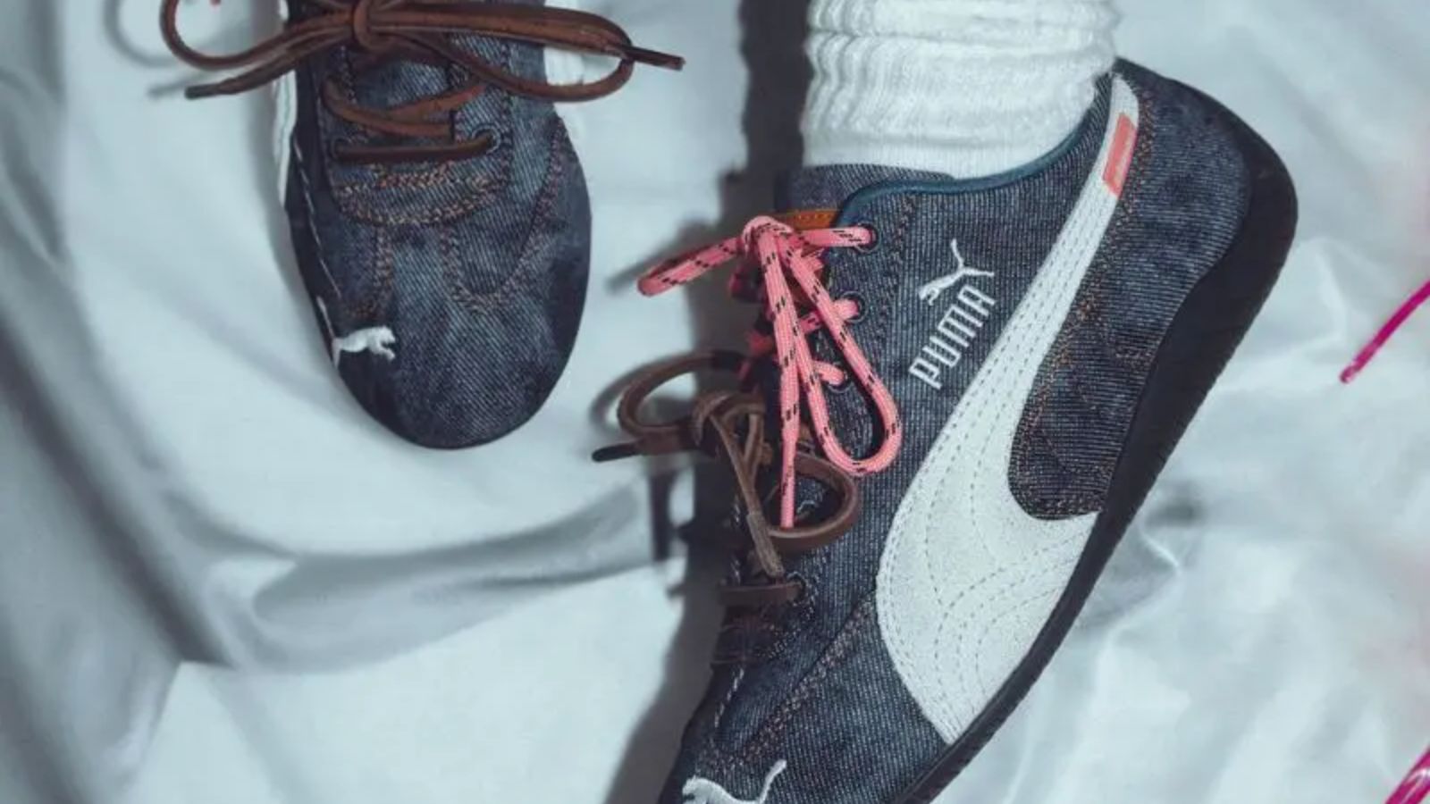 Hinh anh 3: Giay Puma Speedcat Denim Lover, hop tac giua Puma va atmos, ton vinh van hoa denim Nhat Ban.