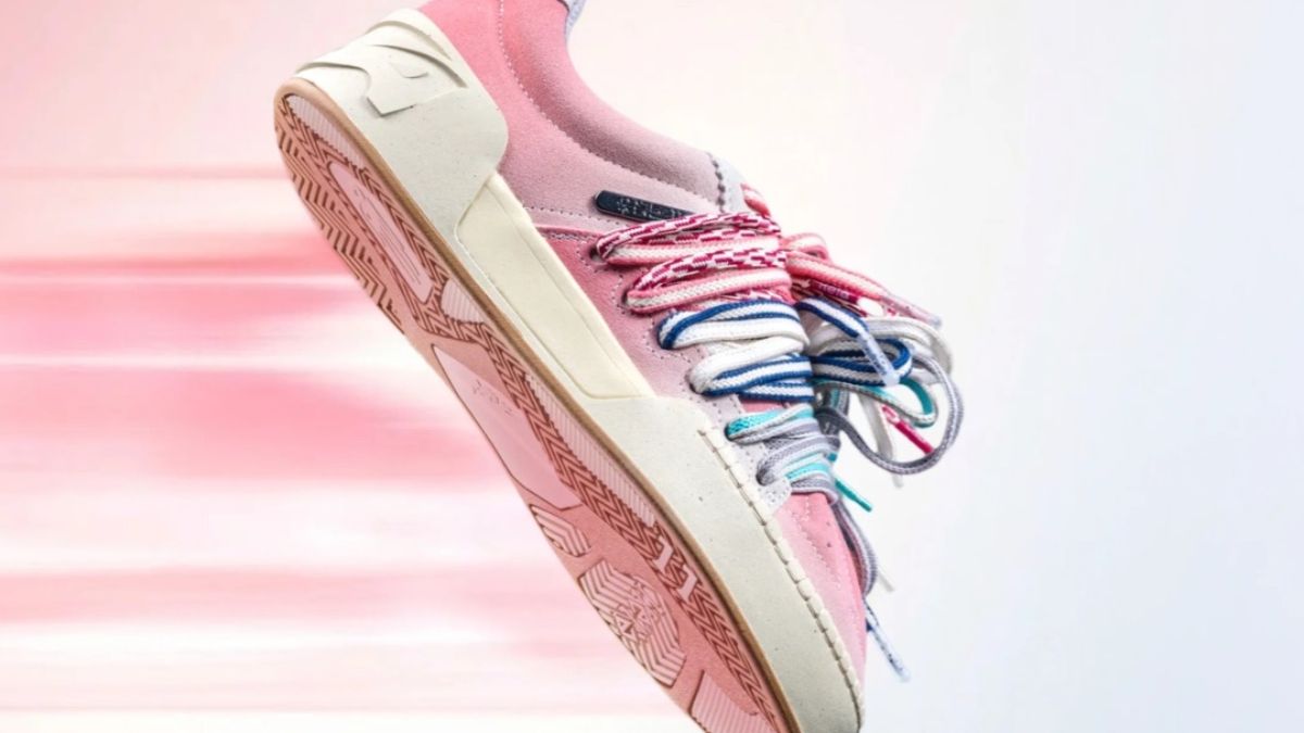 Giay ANTA Hela Sunrise Pink Ombre cua Kyrie Irving voi mau hong ombre va thiet ke phong cach skate.